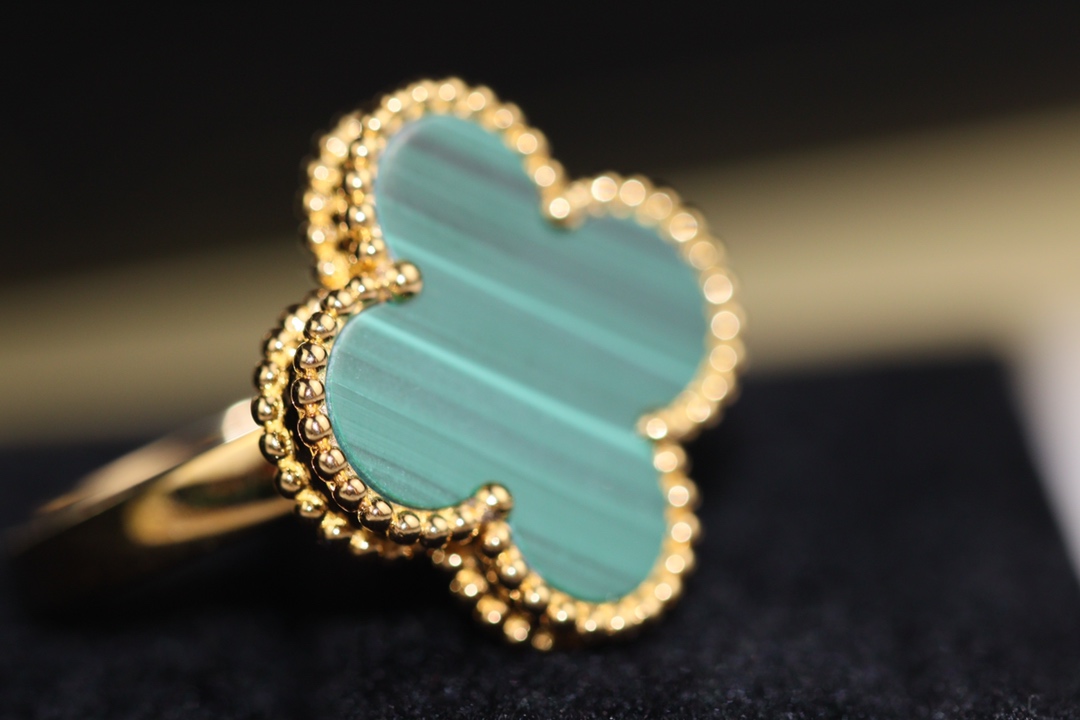 VCA Green Malachite Magic Alhambra Ring - Best Replica Jewelry™