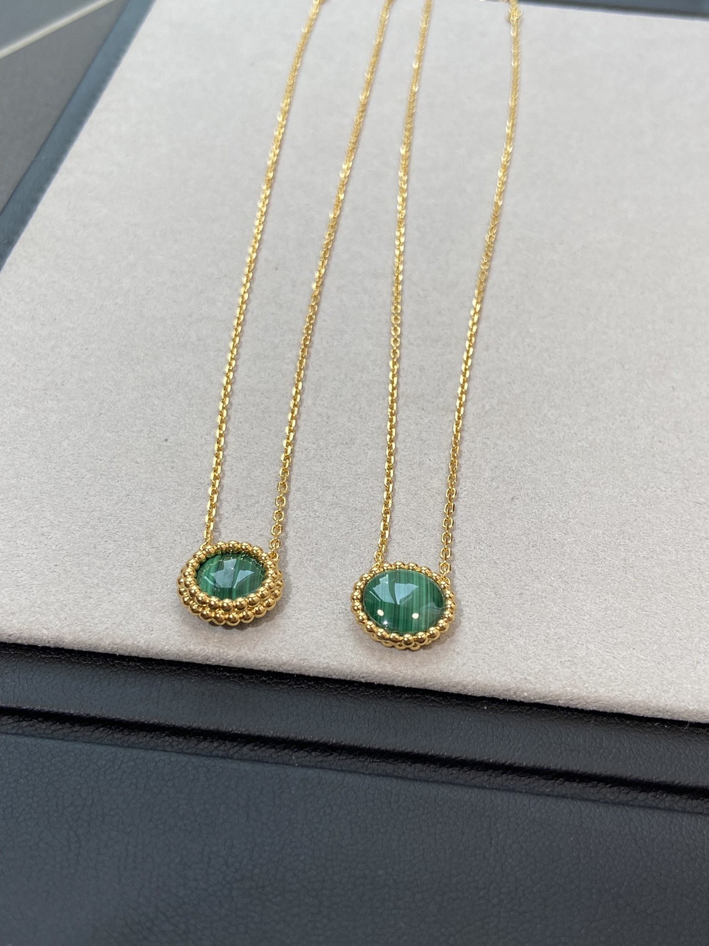 VCA Green Malachite Perlee Couleurs Pendant Necklace - Best Replica Jewelry™