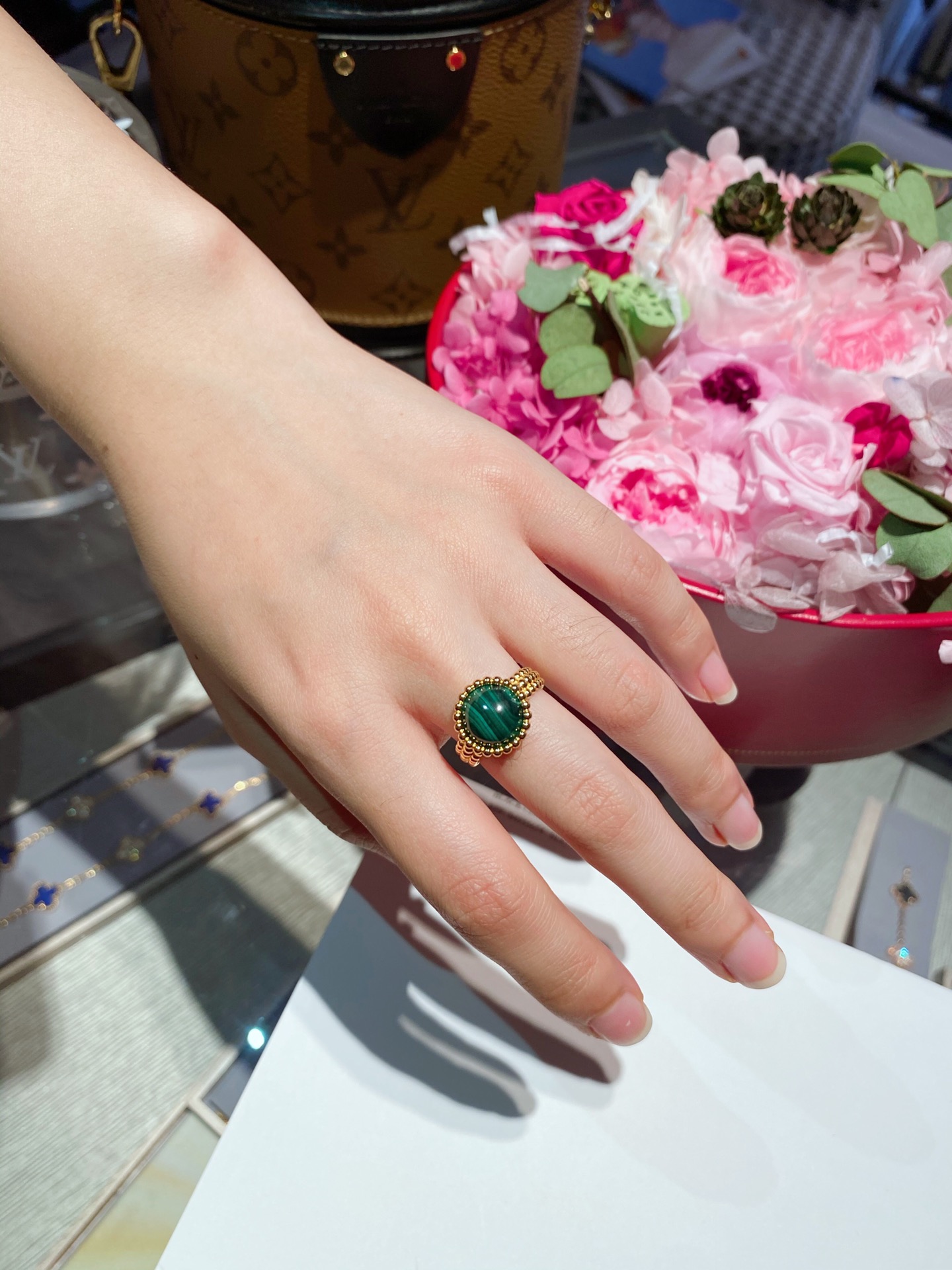 VCA Yellow Gold Malachite Perlee Couleurs Ring - Best Replica Jewelry™