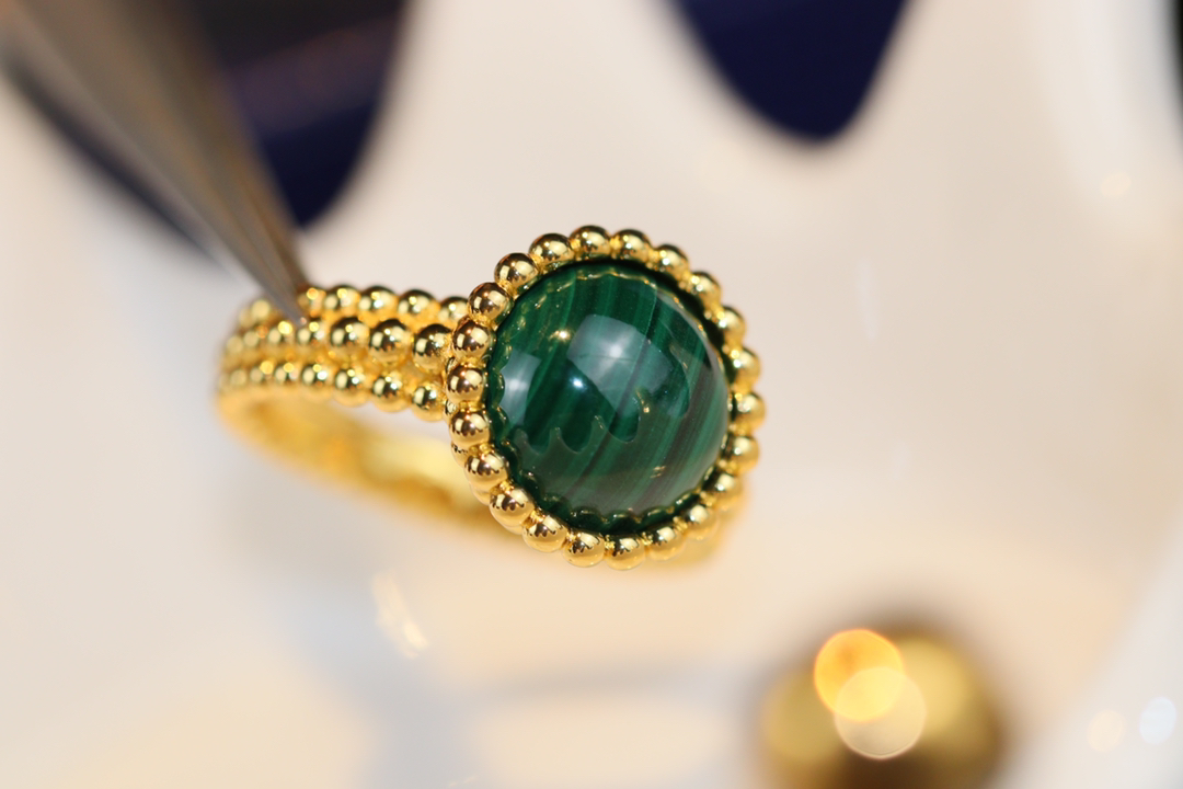 VCA Yellow Gold Malachite Perlee Couleurs Ring - Best Replica Jewelry™