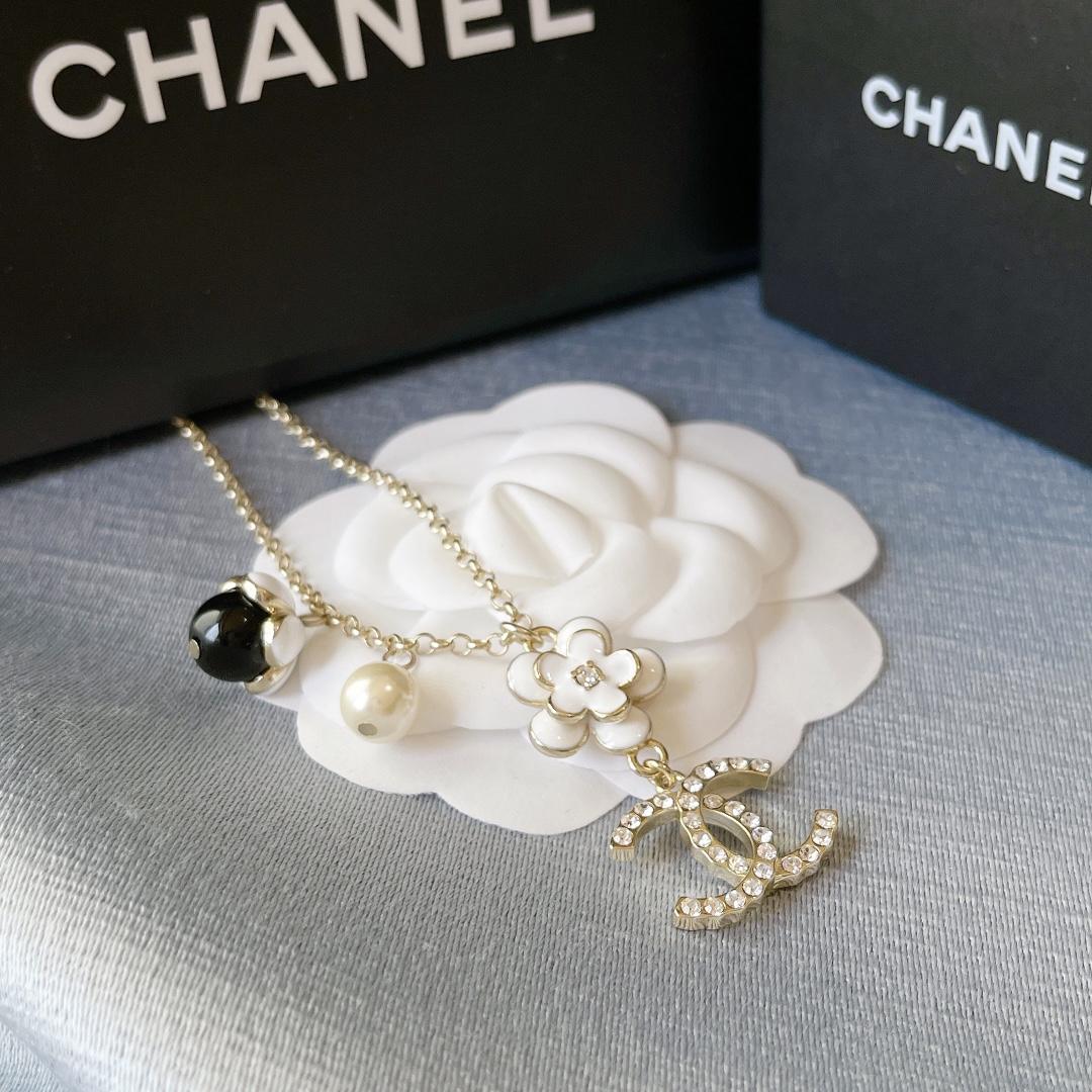 Chanel Flower Pearl Diamond Paved CC Pendant Necklace - Best Replica Jewelry™