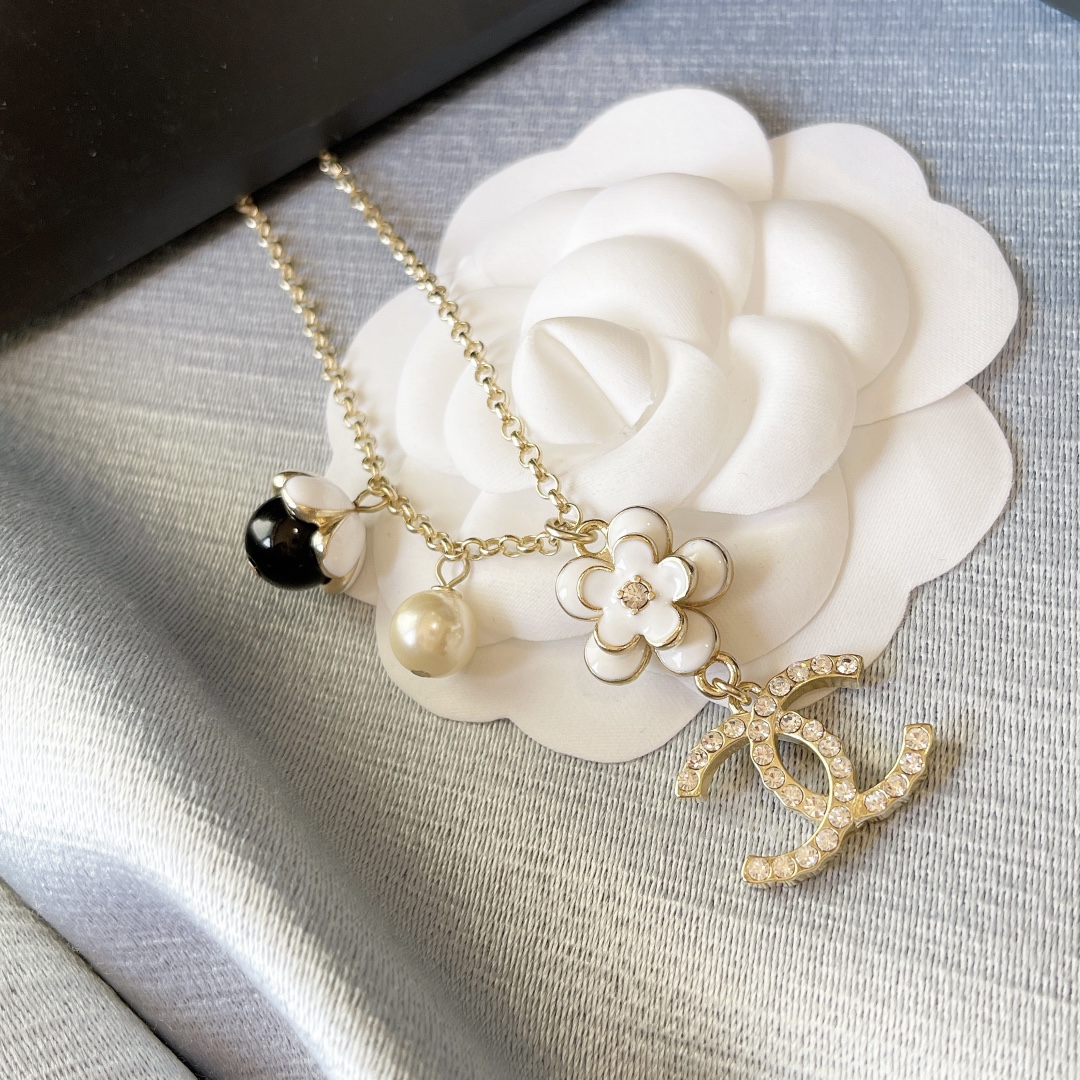 Chanel Flower Pearl Diamond Paved CC Pendant Necklace - Best Replica Jewelry™
