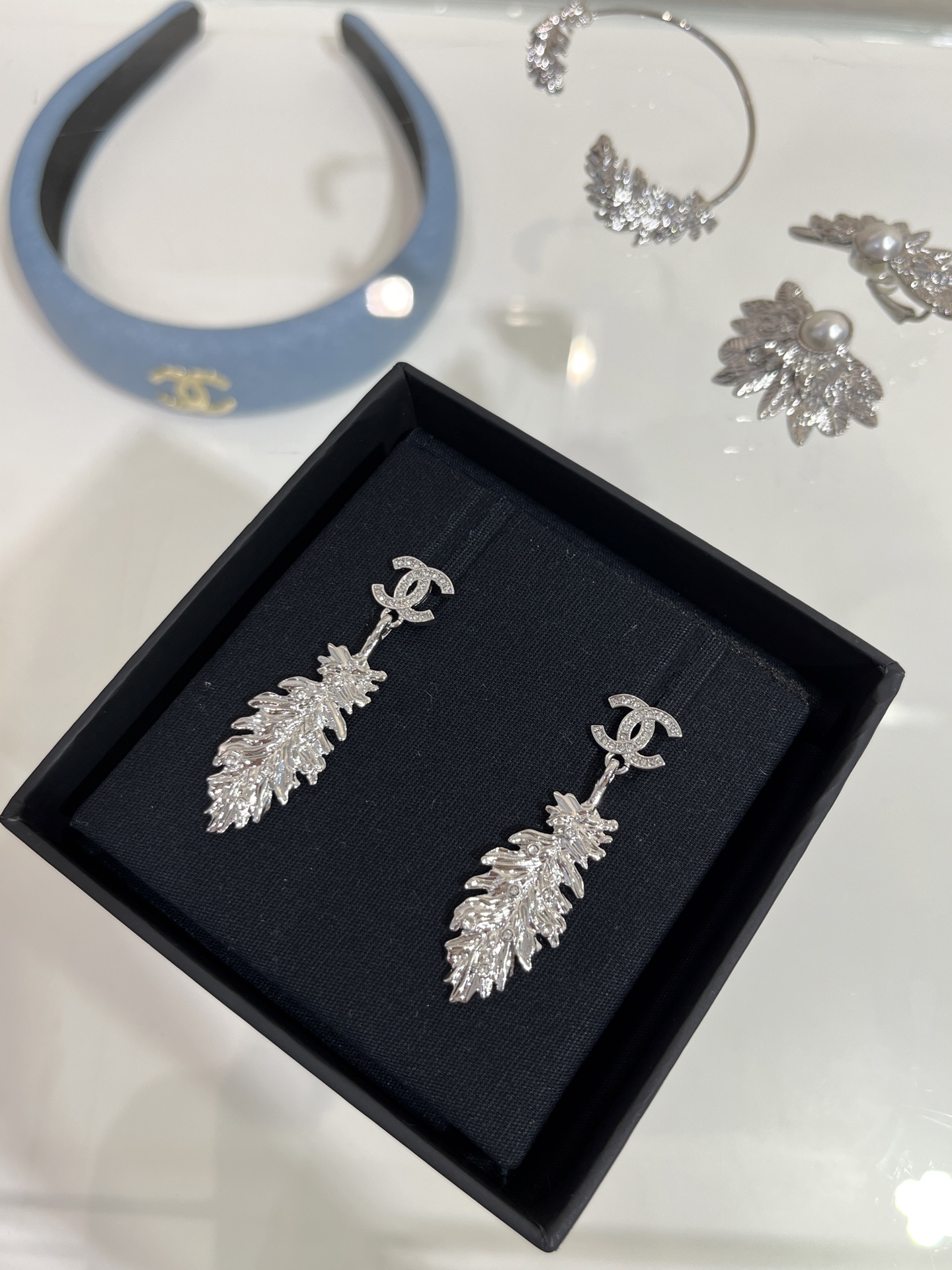 Chanel Coco Feather Dangle Earrings - Best Replica Jewelry™