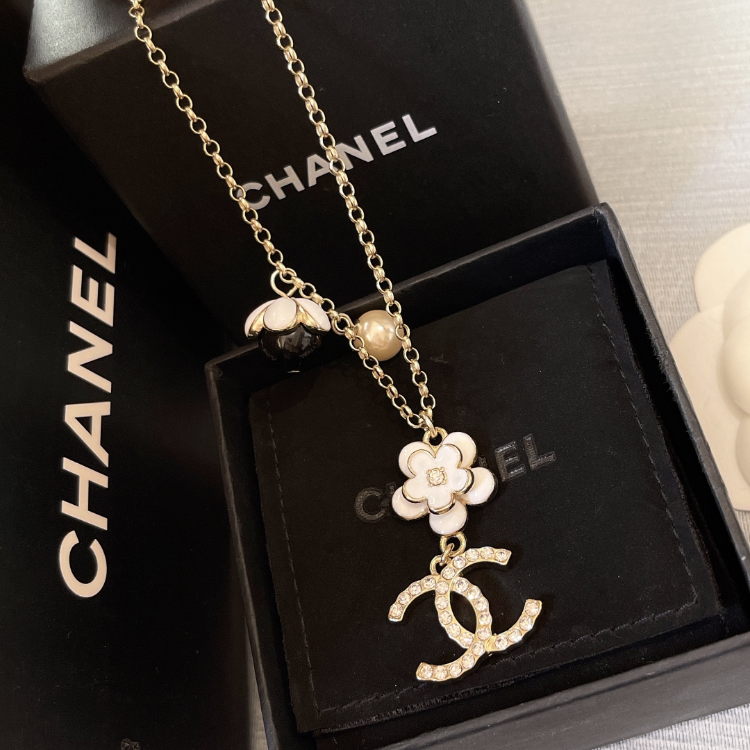 Chanel Flower Pearl Diamond Paved CC Pendant Necklace - Best Replica Jewelry™