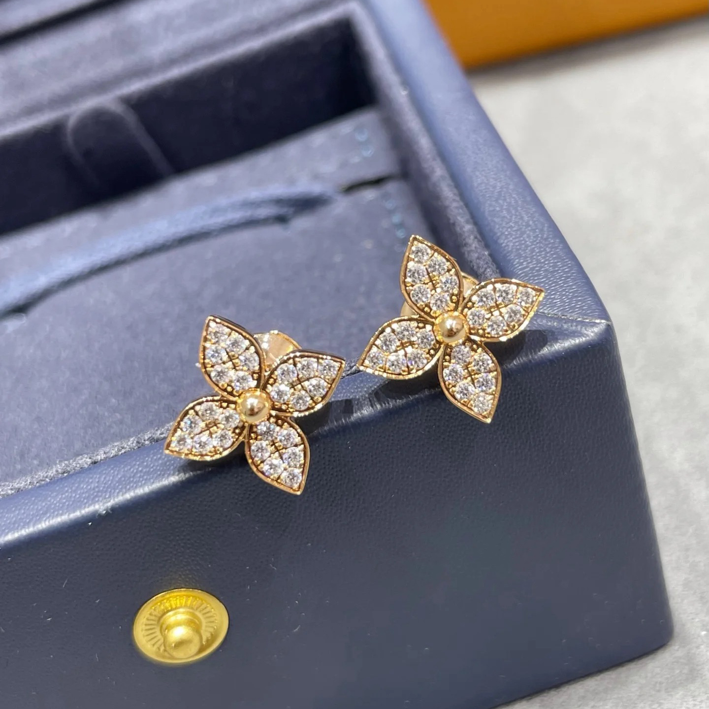 Louis Vuitton Diamond Flower Stud Earrings - Best Replica Jewelry™