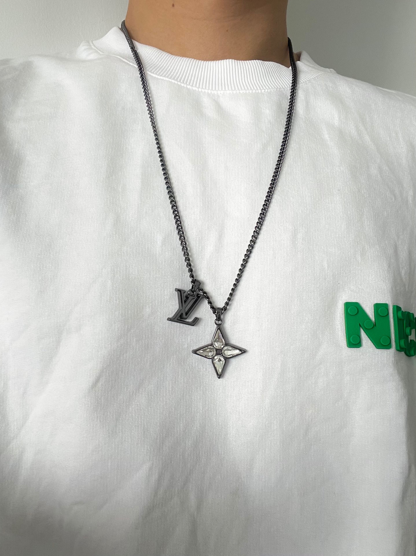 Louis Vuitton Unisex Clover LV Charm Necklace - Best Replica Jewelry™