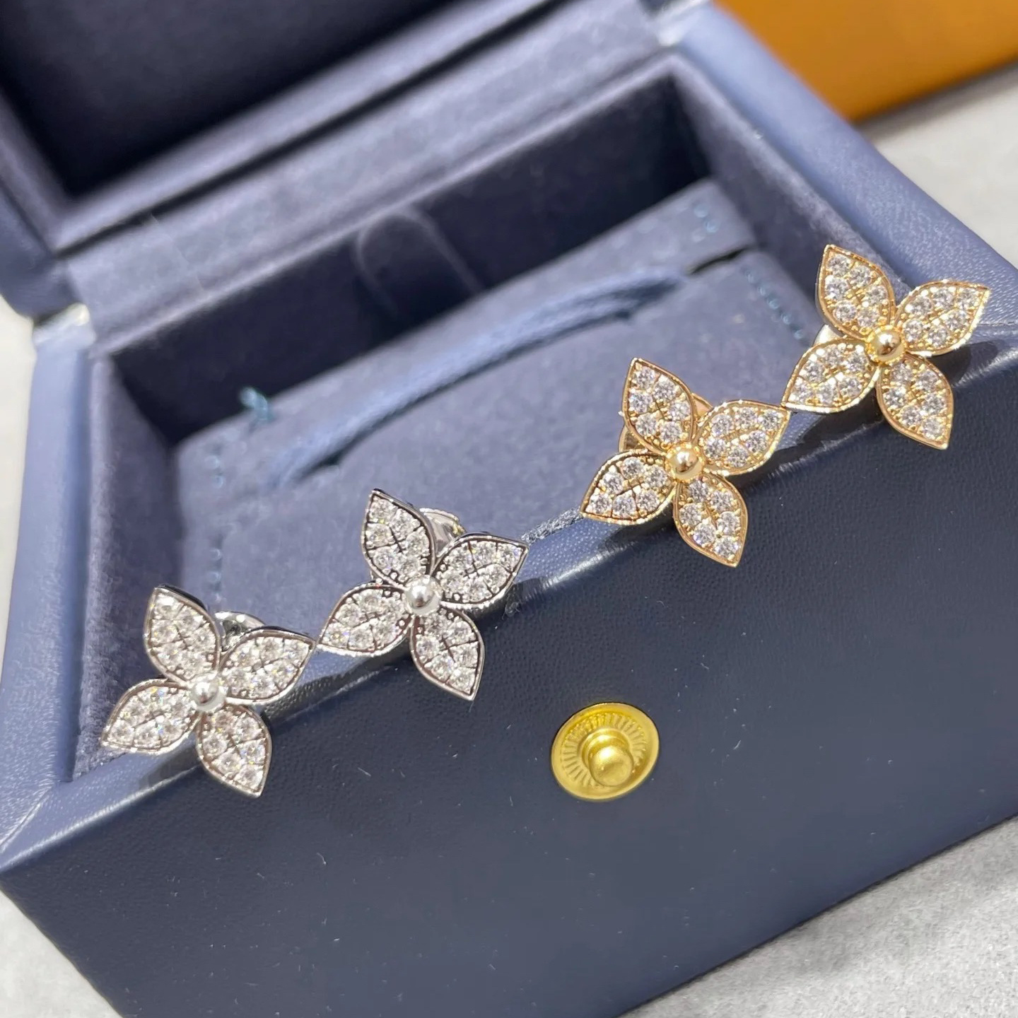 Louis Vuitton Diamond Flower Stud Earrings - Best Replica Jewelry™