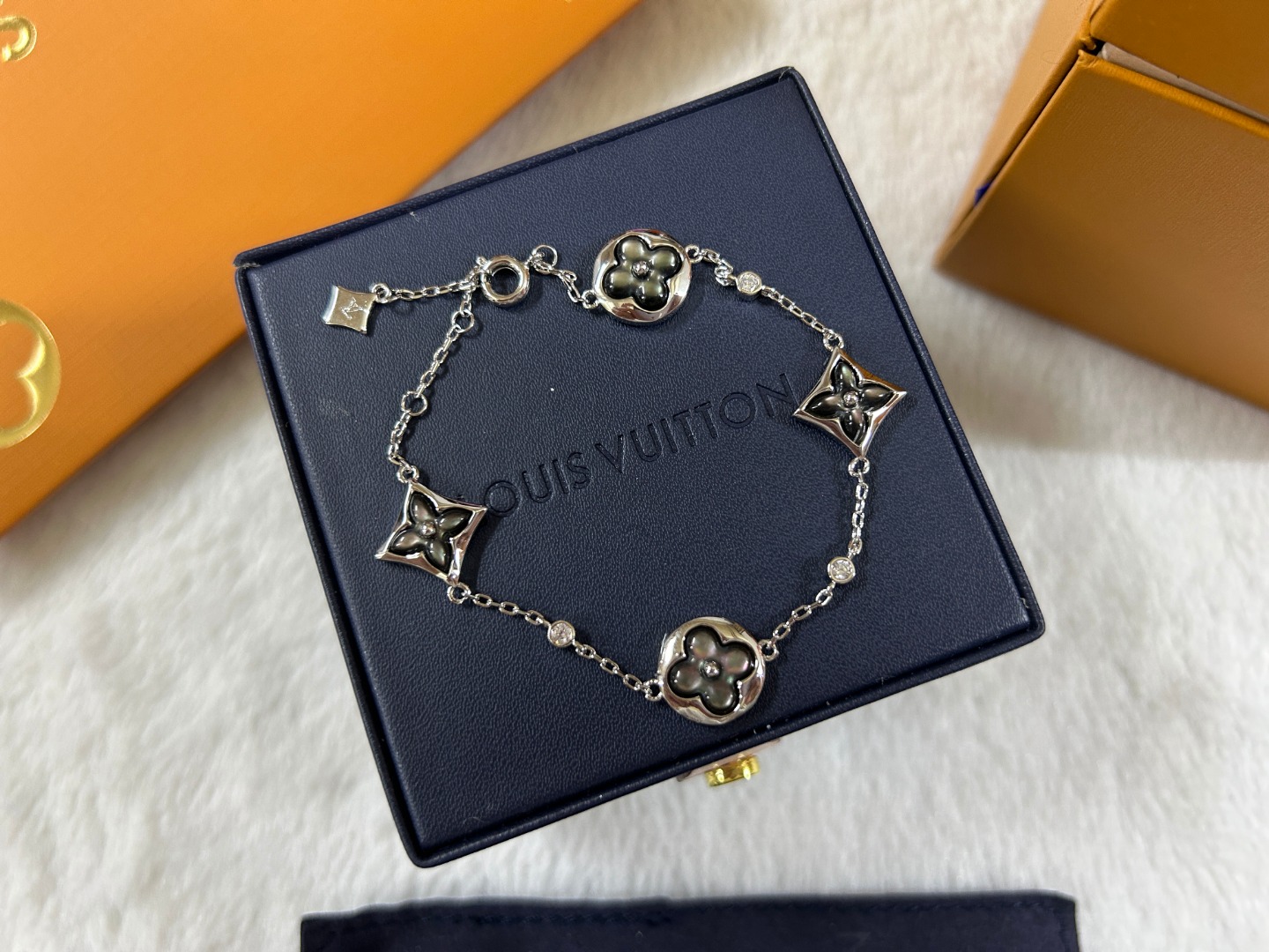 Louis Vuitton 4 Motifs Grey Mother of Pearl Color Blossom Bracelet - Best Replica Jewelry™