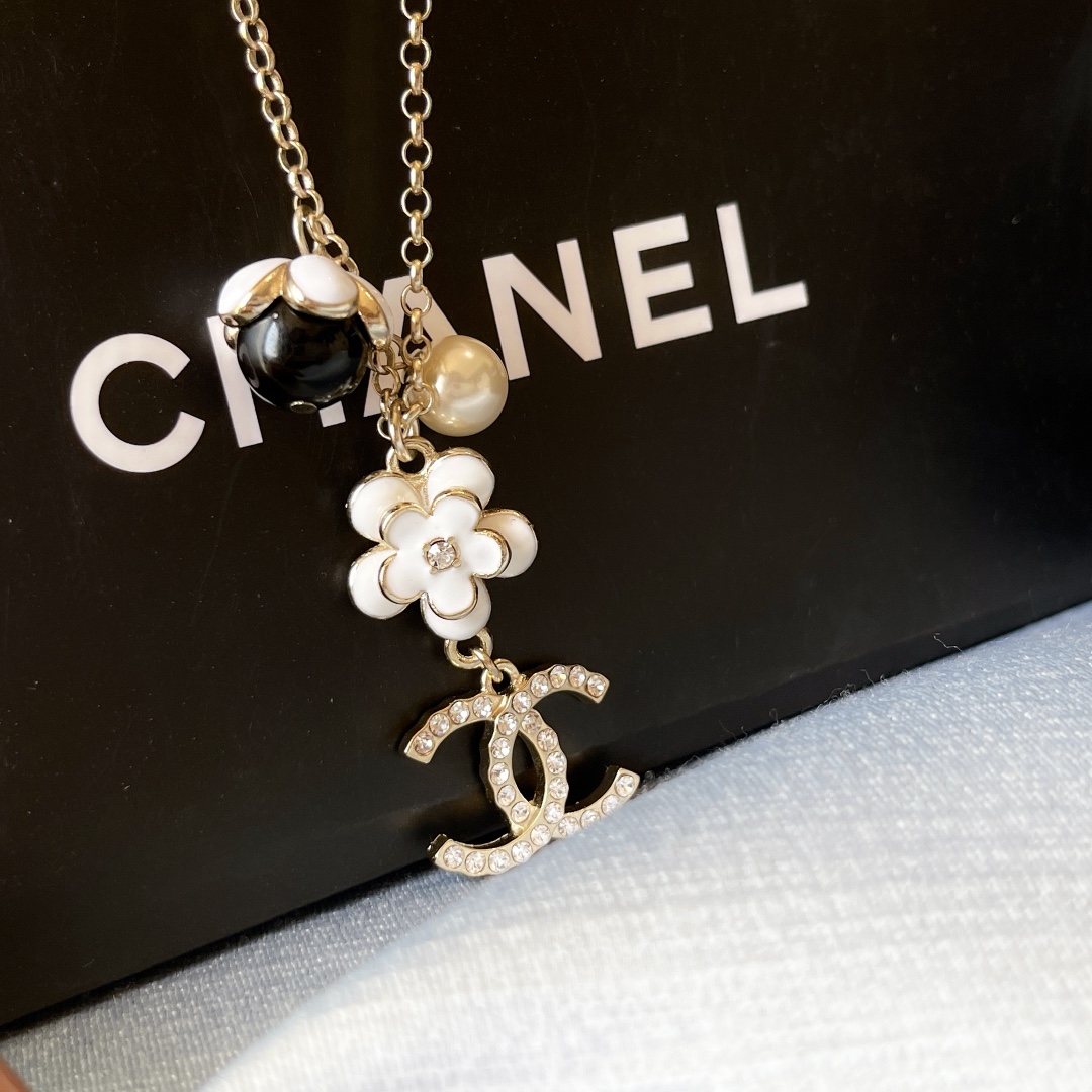 Chanel Flower Pearl Diamond Paved CC Pendant Necklace - Best Replica Jewelry™