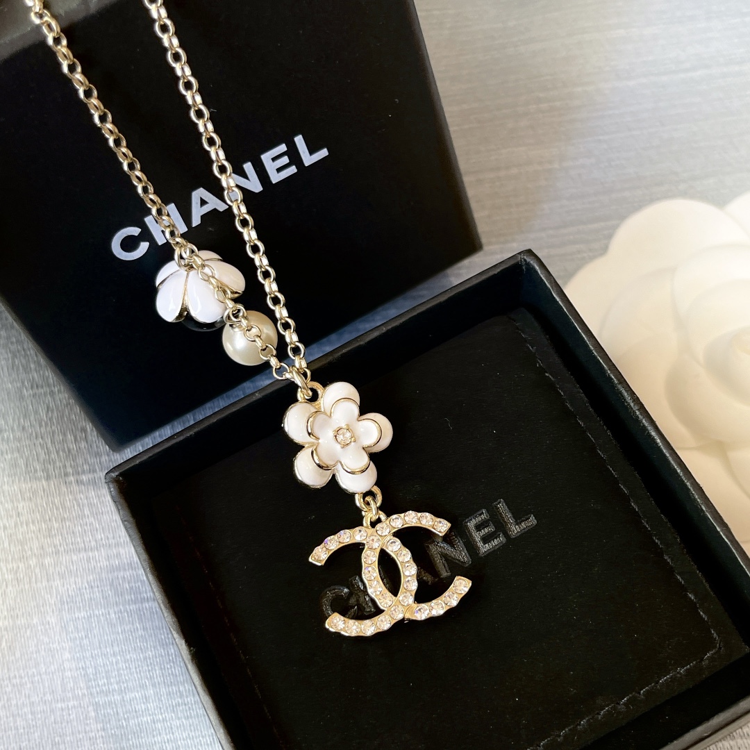 Chanel Flower Pearl Diamond Paved CC Pendant Necklace - Best Replica Jewelry™