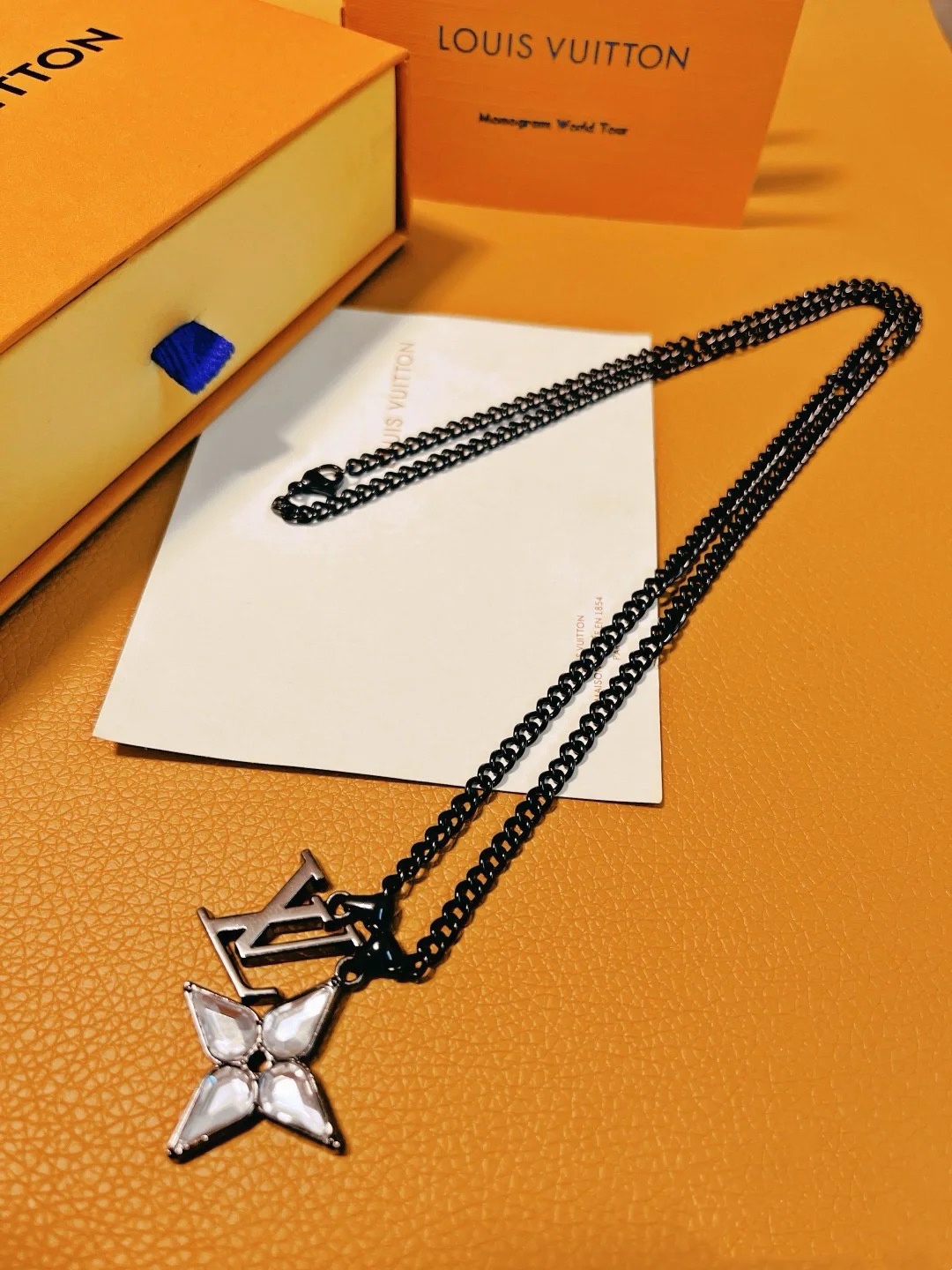 Louis Vuitton Unisex Clover LV Charm Necklace - Best Replica Jewelry™