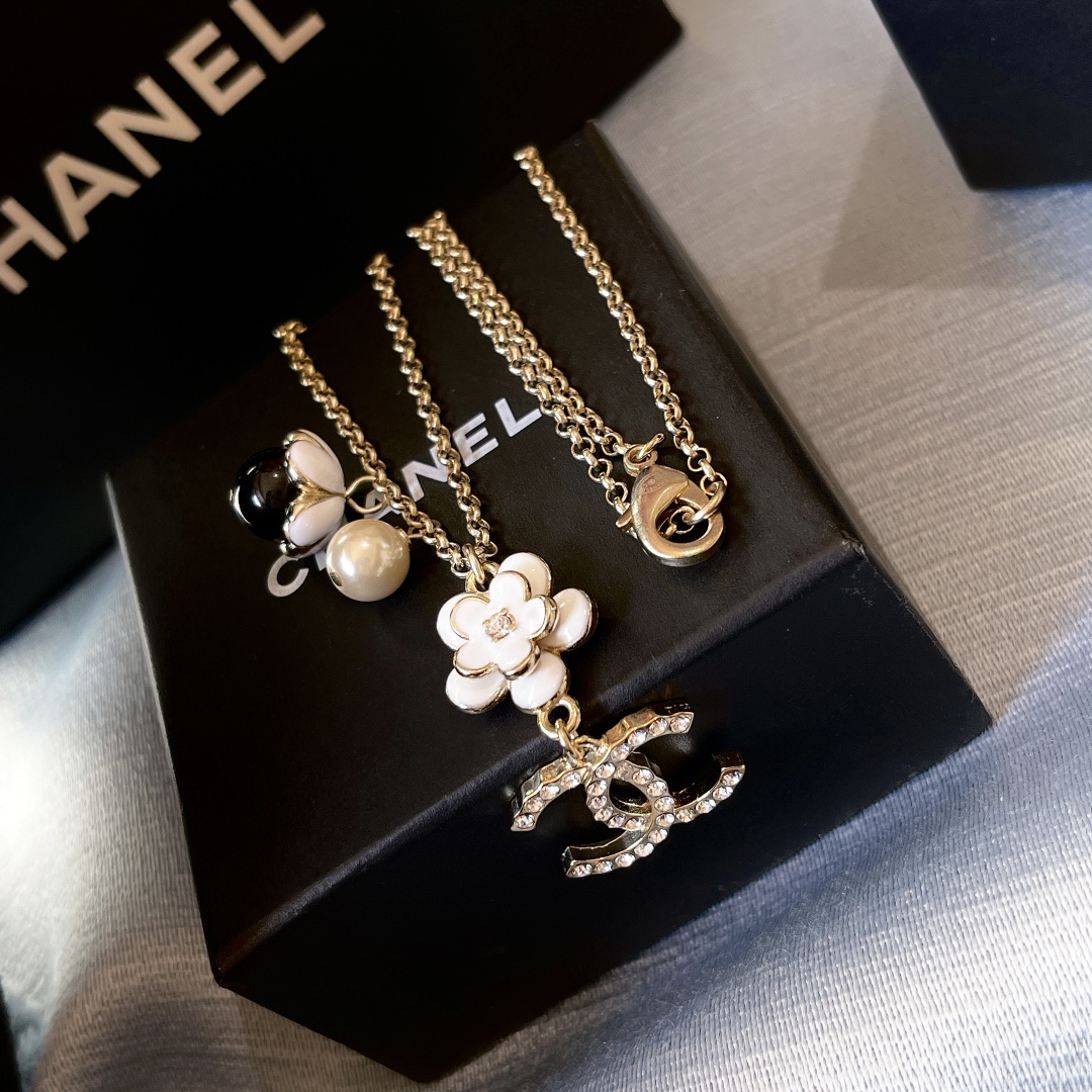 Chanel Flower Pearl Diamond Paved CC Pendant Necklace - Best Replica Jewelry™