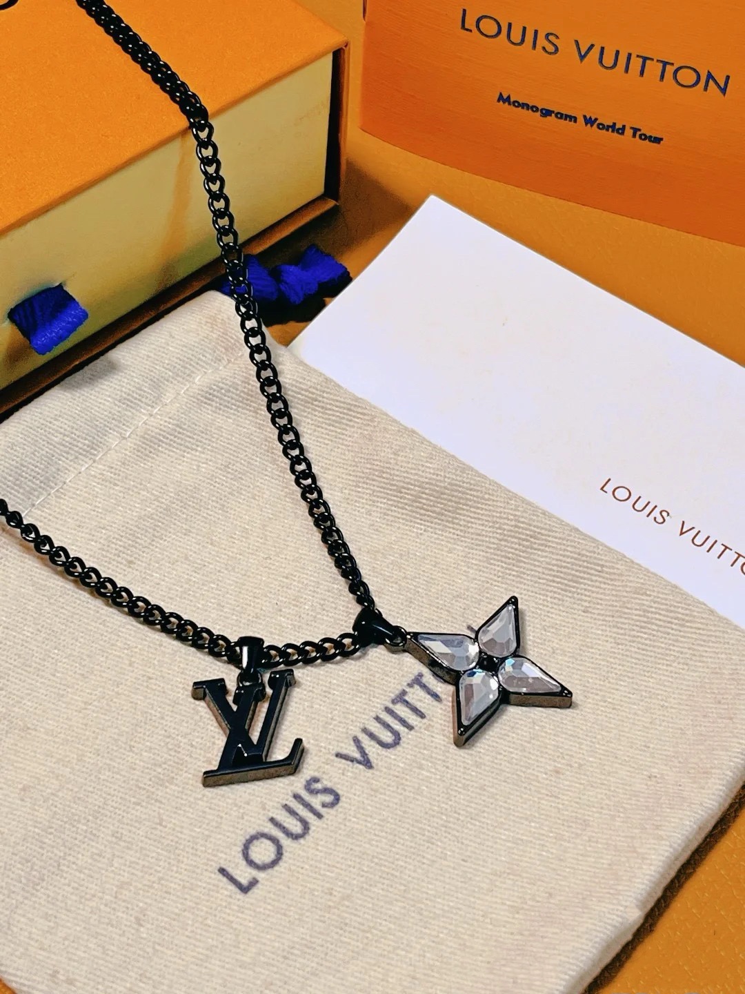 Louis Vuitton Unisex Clover LV Charm Necklace - Best Replica Jewelry™