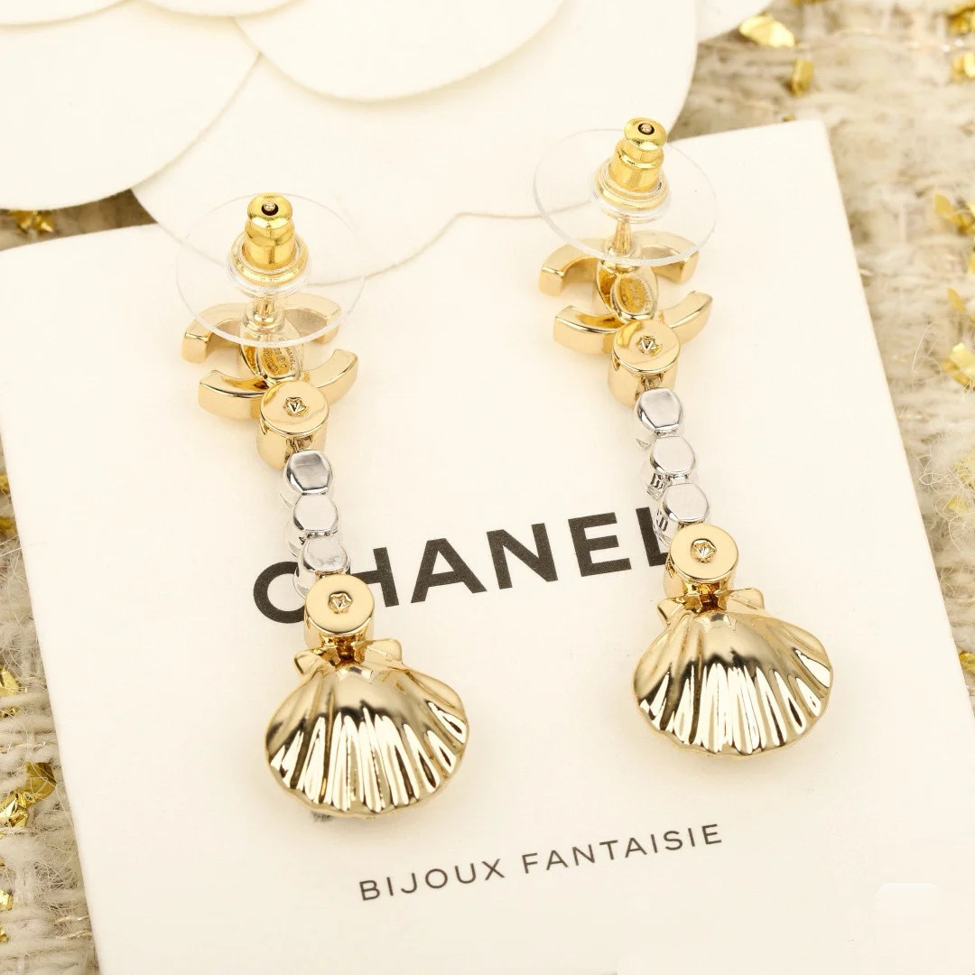 Chanel Rhinestone Shell Earrings - Best Replica Jewelry™