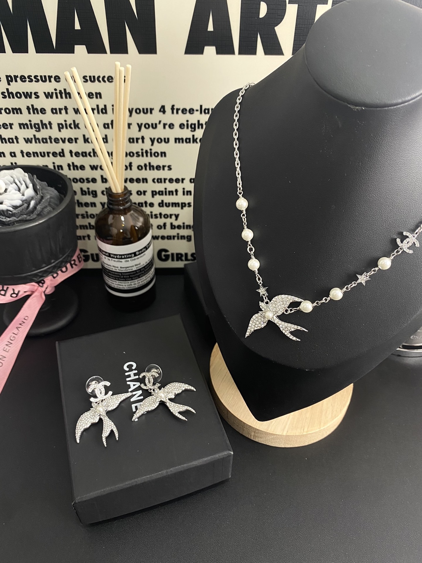 Chanel Spring-Summer 2025 Fly Bird Pearl Necklace - Best Replica Jewelry™