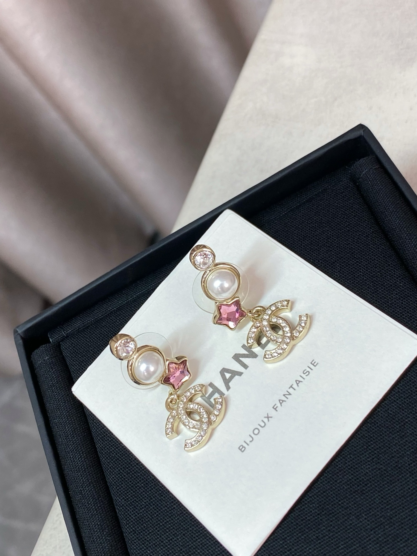 Chanel Rhinestone Pink Star Pearl CC Earrings - Best Replica Jewelry™