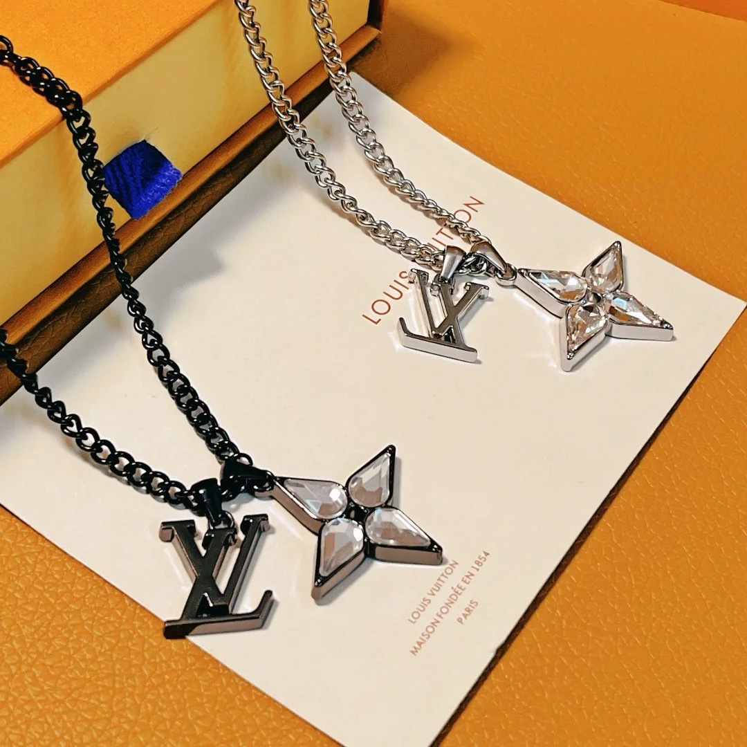 Louis Vuitton Unisex Clover LV Charm Necklace - Best Replica Jewelry™