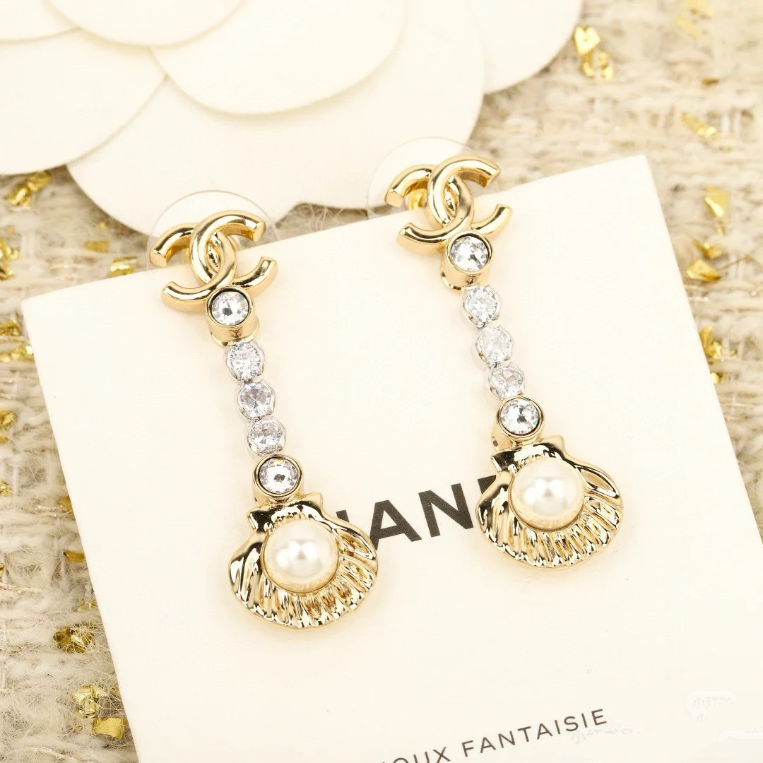 Chanel Rhinestone Shell Earrings - Best Replica Jewelry™