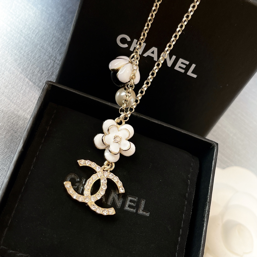 Chanel Flower Pearl Diamond Paved CC Pendant Necklace - Best Replica Jewelry™