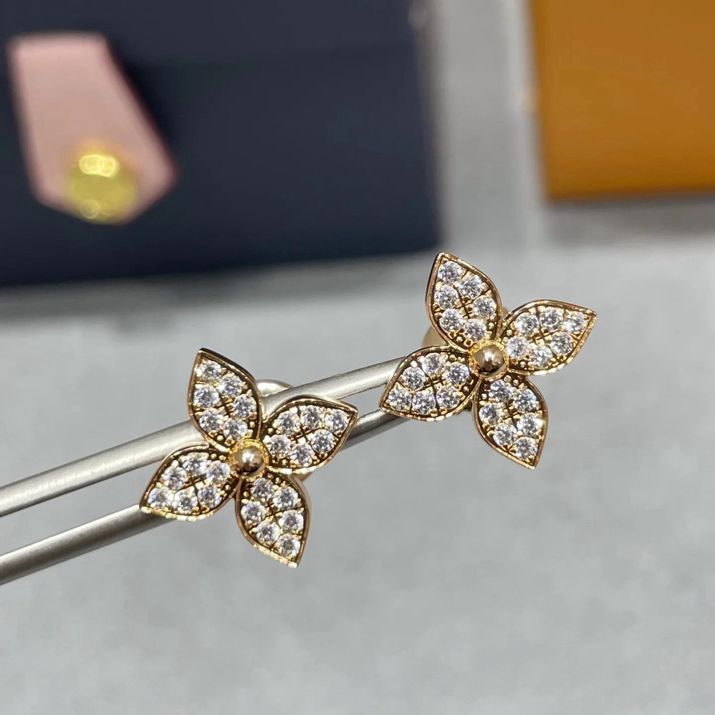 Louis Vuitton Diamond Flower Stud Earrings - Best Replica Jewelry™