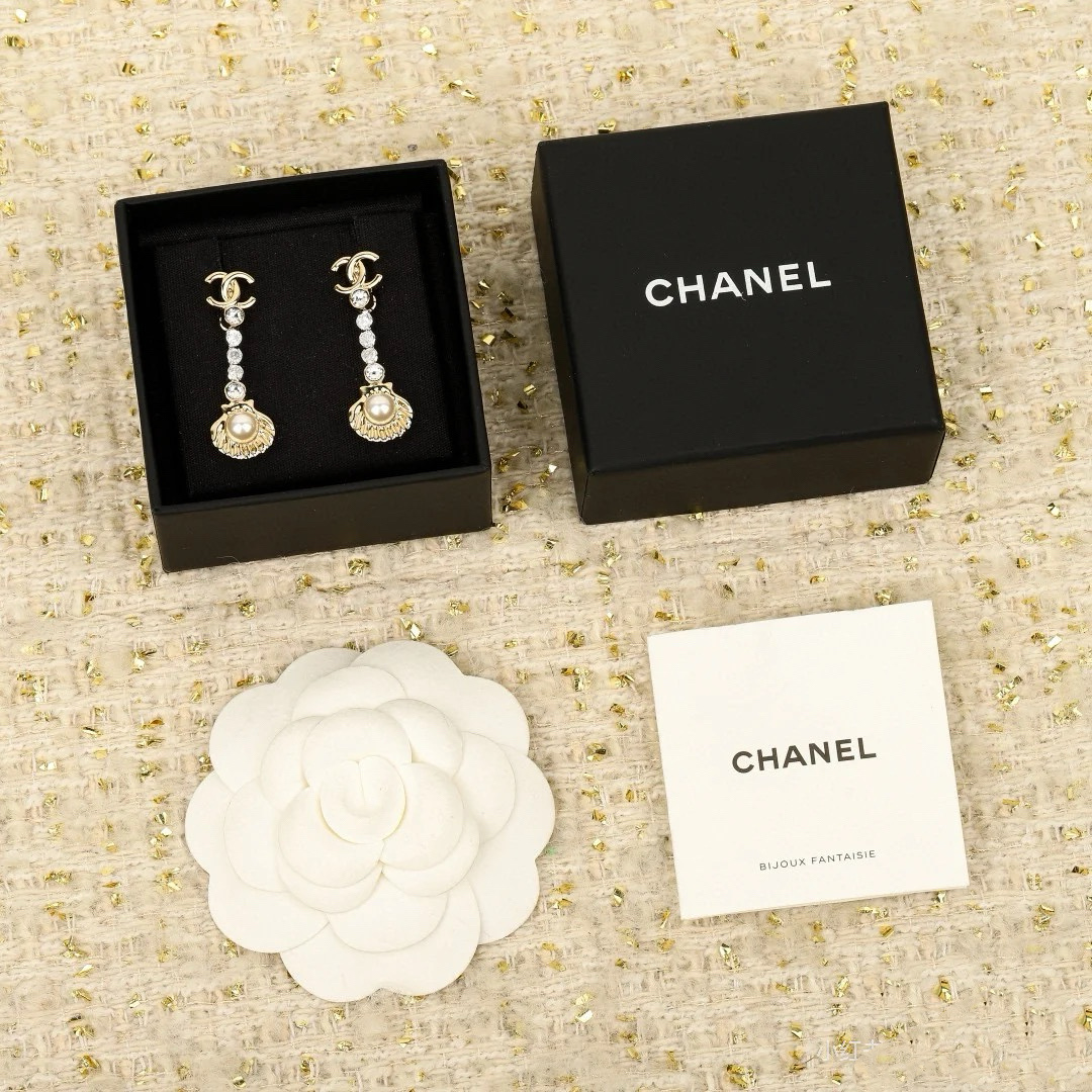 Chanel Rhinestone Shell Earrings - Best Replica Jewelry™