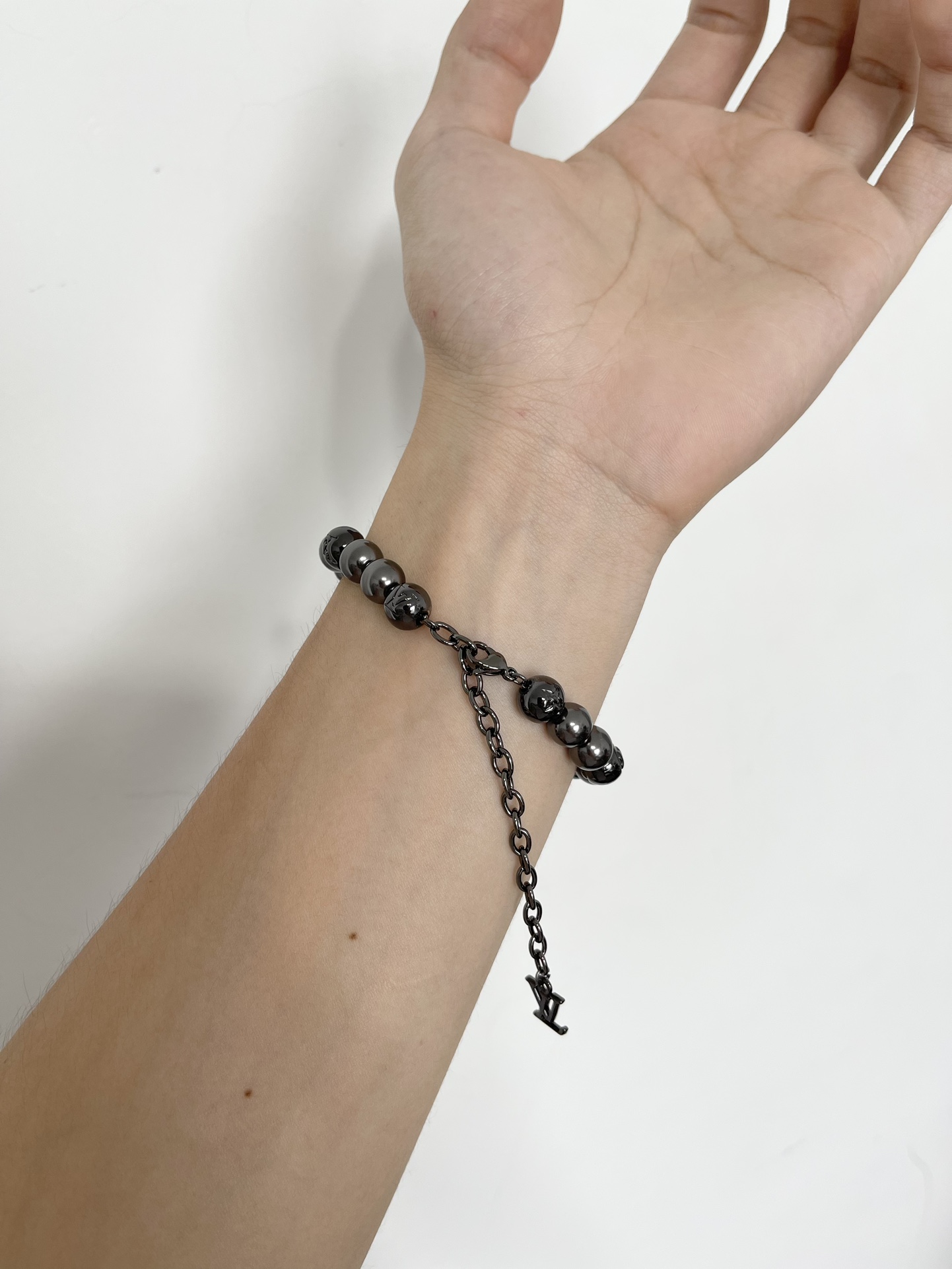 Louis Vuitton Black Beads Bracelet Men - Best Replica Jewelry™