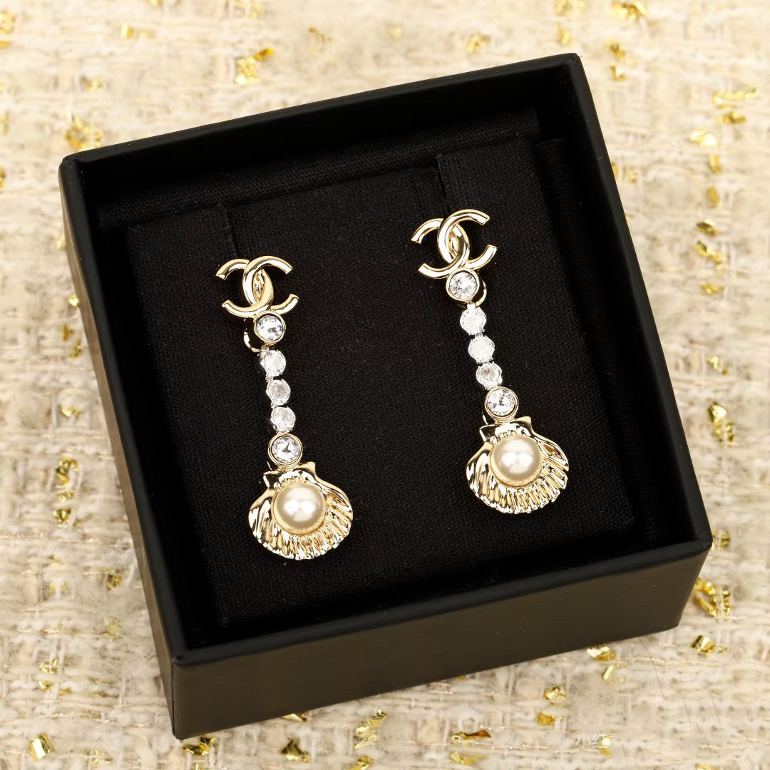 Chanel Rhinestone Shell Earrings - Best Replica Jewelry™