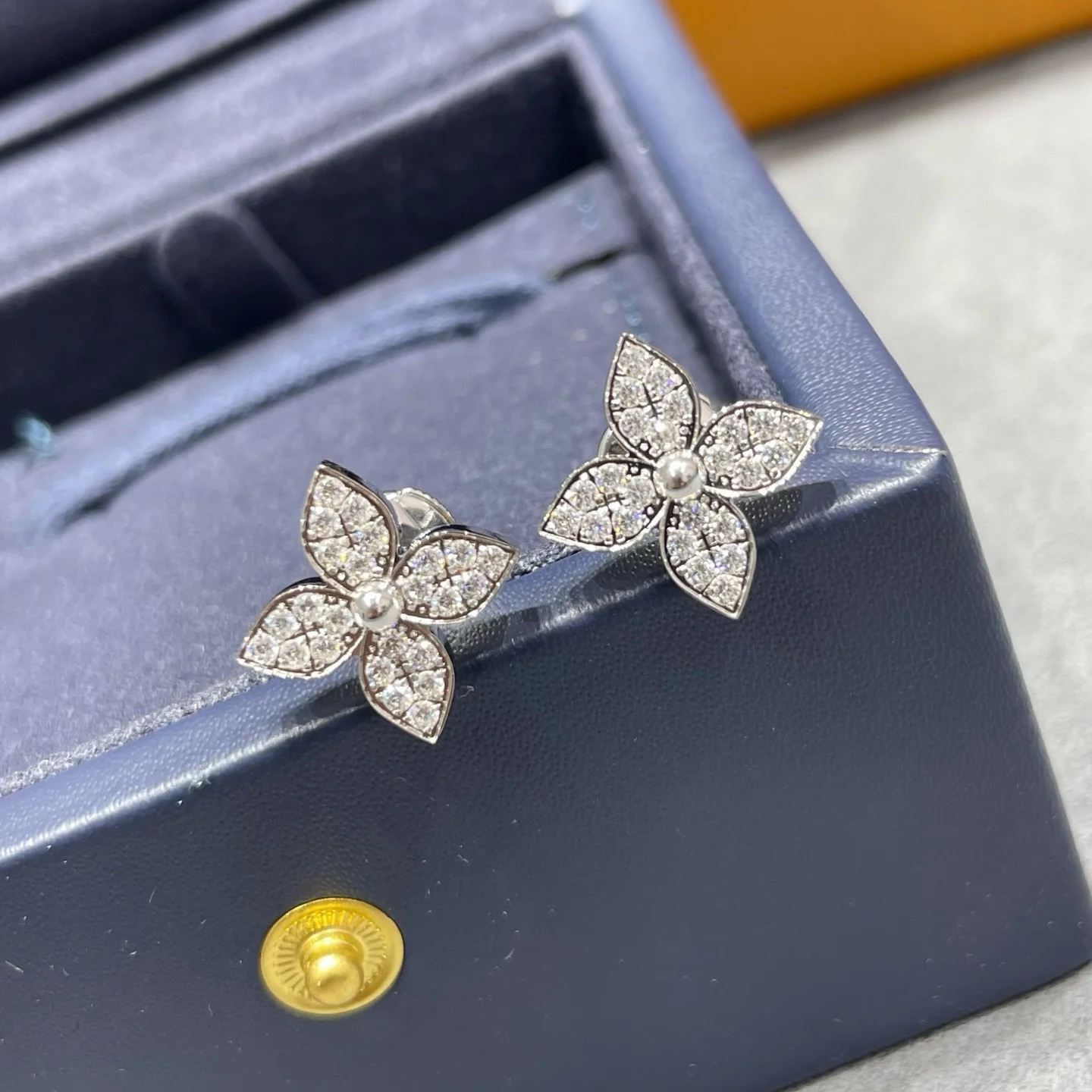 Louis Vuitton Diamond Flower Stud Earrings - Best Replica Jewelry™