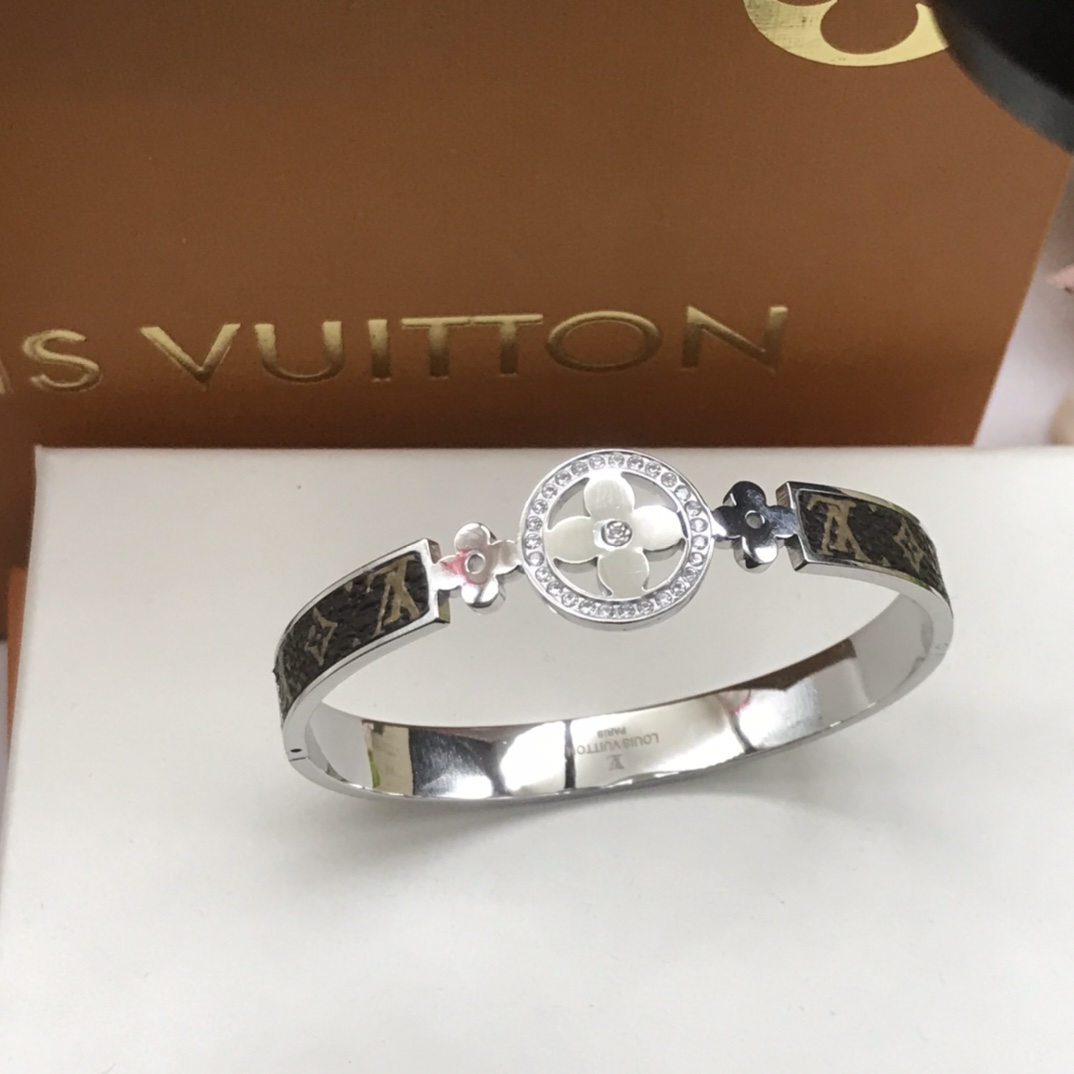 Louis Vuitton Diamond Hollow Sun Blossom Leather Bangle Bracelet - Best Replica Jewelry™