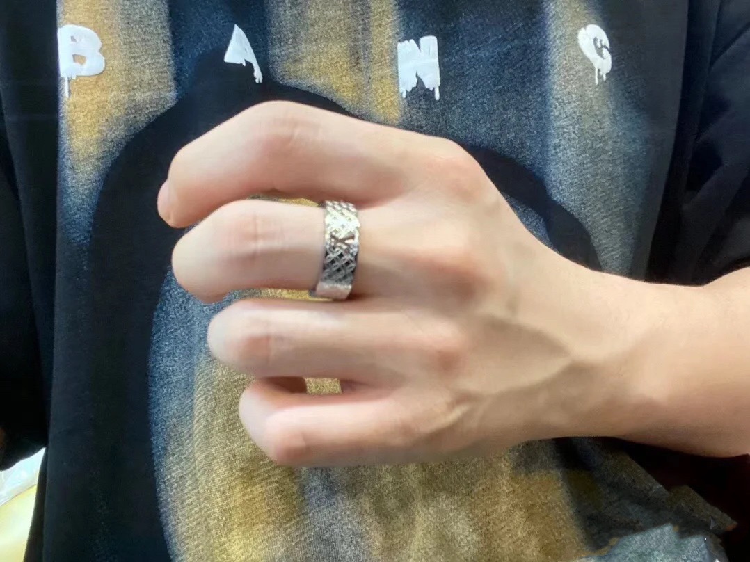 Louis Vuitton Patent Wide Men's Ring - Best Replica Jewelry™