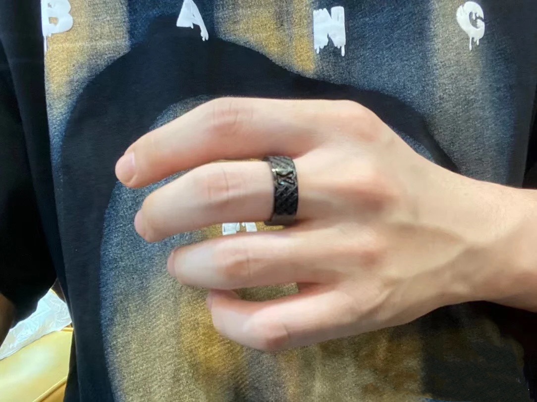 Louis Vuitton Patent Wide Men's Ring - Best Replica Jewelry™