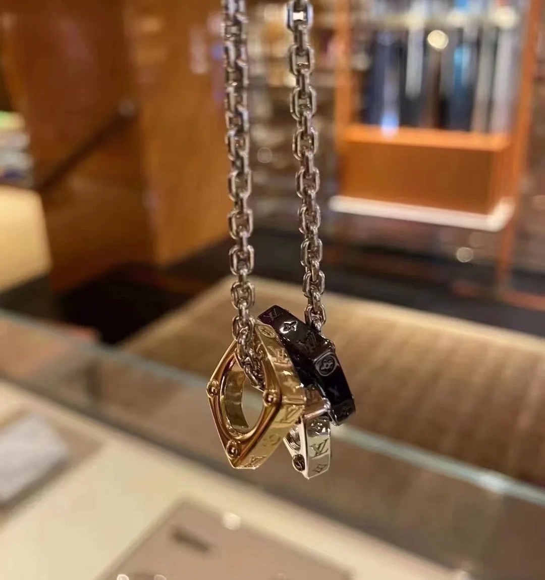 Louis Vuitton 3 Circles Pendant Necklace - Best Replica Jewelry™