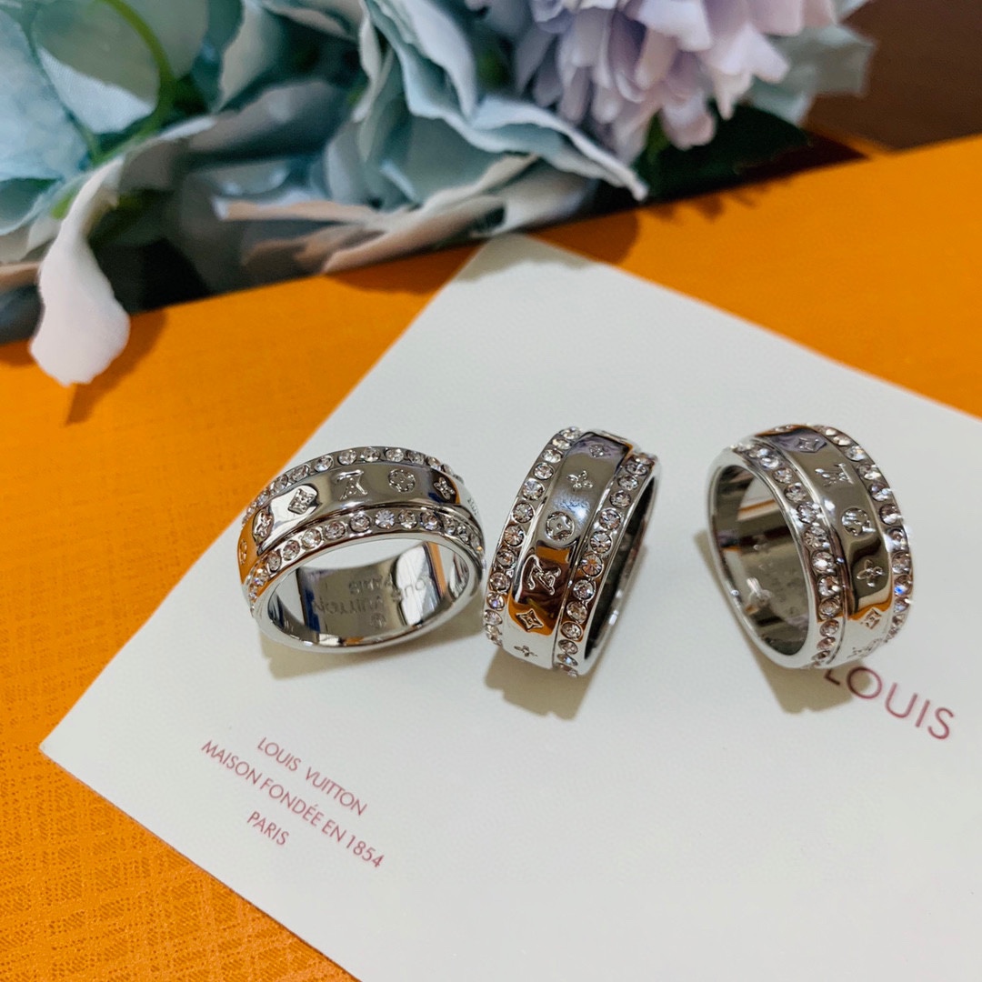 Louis Vuitton Diamond Wrap Wide Monogram Ring - Best Replica Jewelry™
