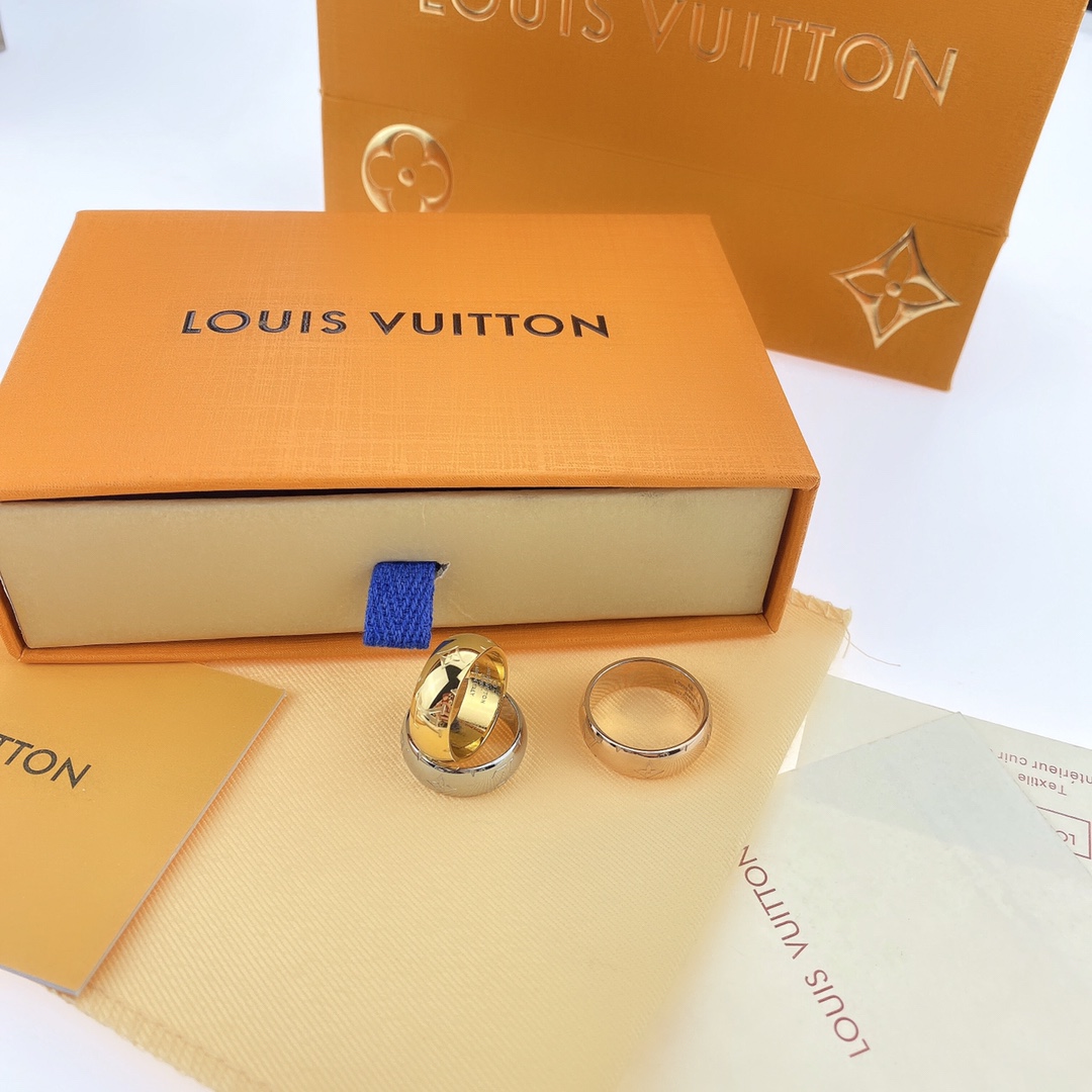 Louis Vuitton Monogram Men's Board Ring - Best Replica Jewelry™