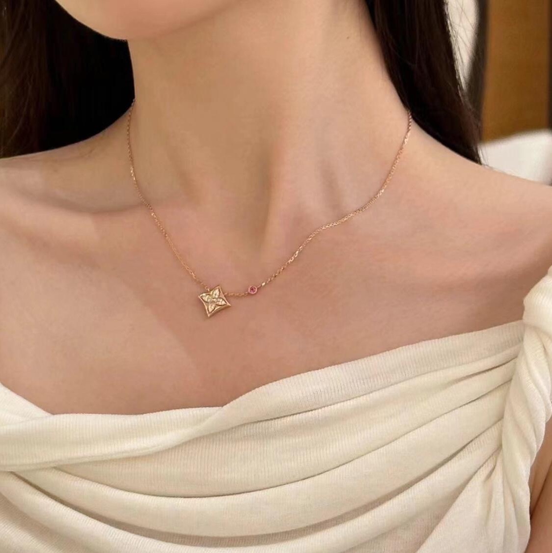 Louis Vuitton Dainty Diamond Sun Pendant Necklace in Rose Gold Color - Best Replica Jewelry™