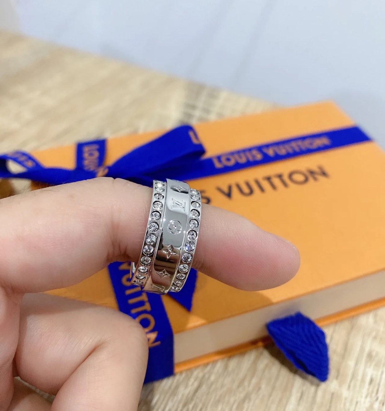 Louis Vuitton Diamond Wrap Wide Monogram Ring - Best Replica Jewelry™
