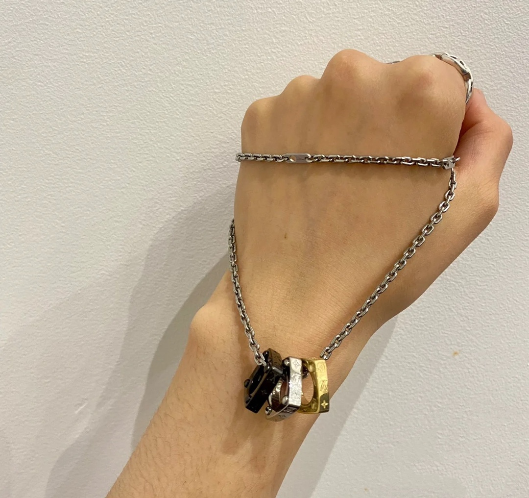 Louis Vuitton 3 Circles Pendant Necklace - Best Replica Jewelry™