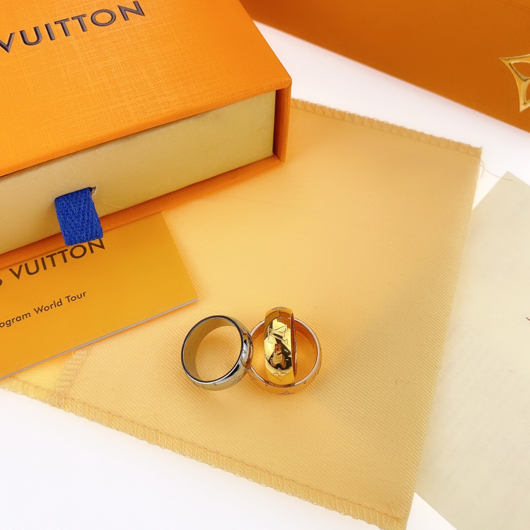 Louis Vuitton Monogram Men's Board Ring - Best Replica Jewelry™