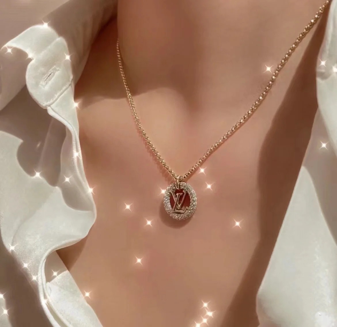 Louis Vuitton Diamond Wrap Round Hollow LV Necklace - Best Replica Jewelry™