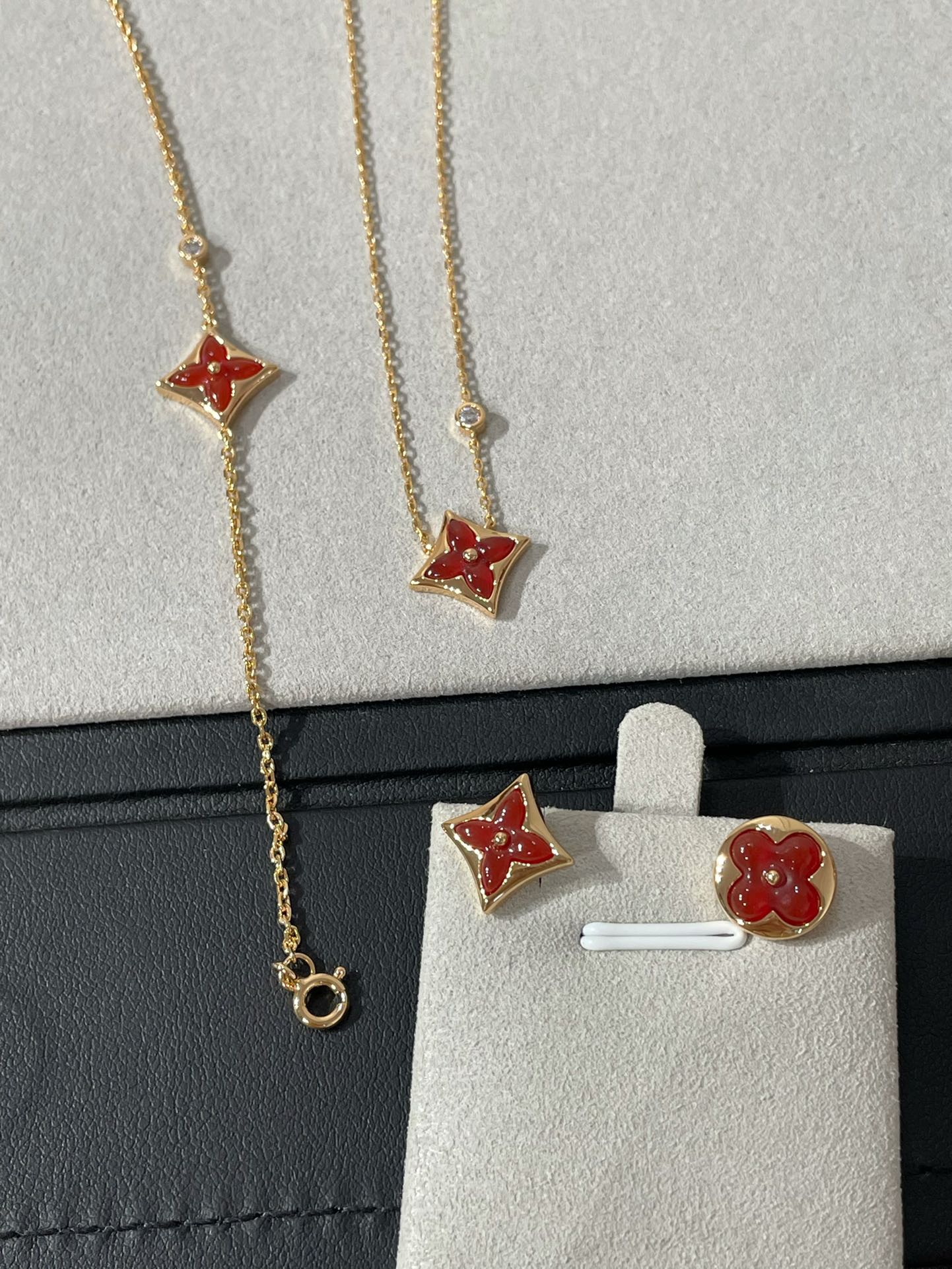 Louis Vuitton Red Sun Star Stud Earrings Bracelet Necklace - Best Replica Jewelry™