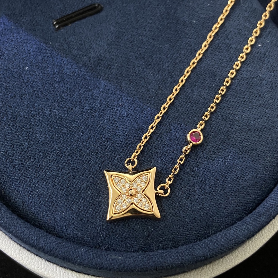 Louis Vuitton Dainty Diamond Sun Pendant Necklace in Rose Gold Color - Best Replica Jewelry™