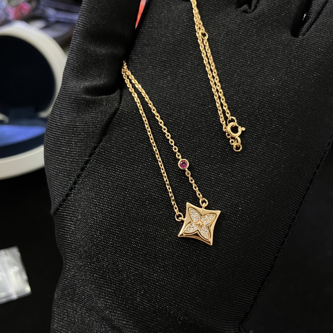 Louis Vuitton Dainty Diamond Sun Pendant Necklace in Rose Gold Color - Best Replica Jewelry™