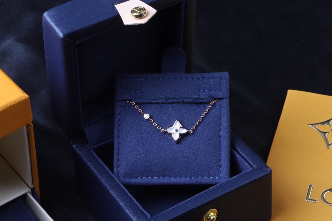 Louis Vuitton Minimalist White Mother of Pearl Star Bracelet - Best Replica Jewelry™