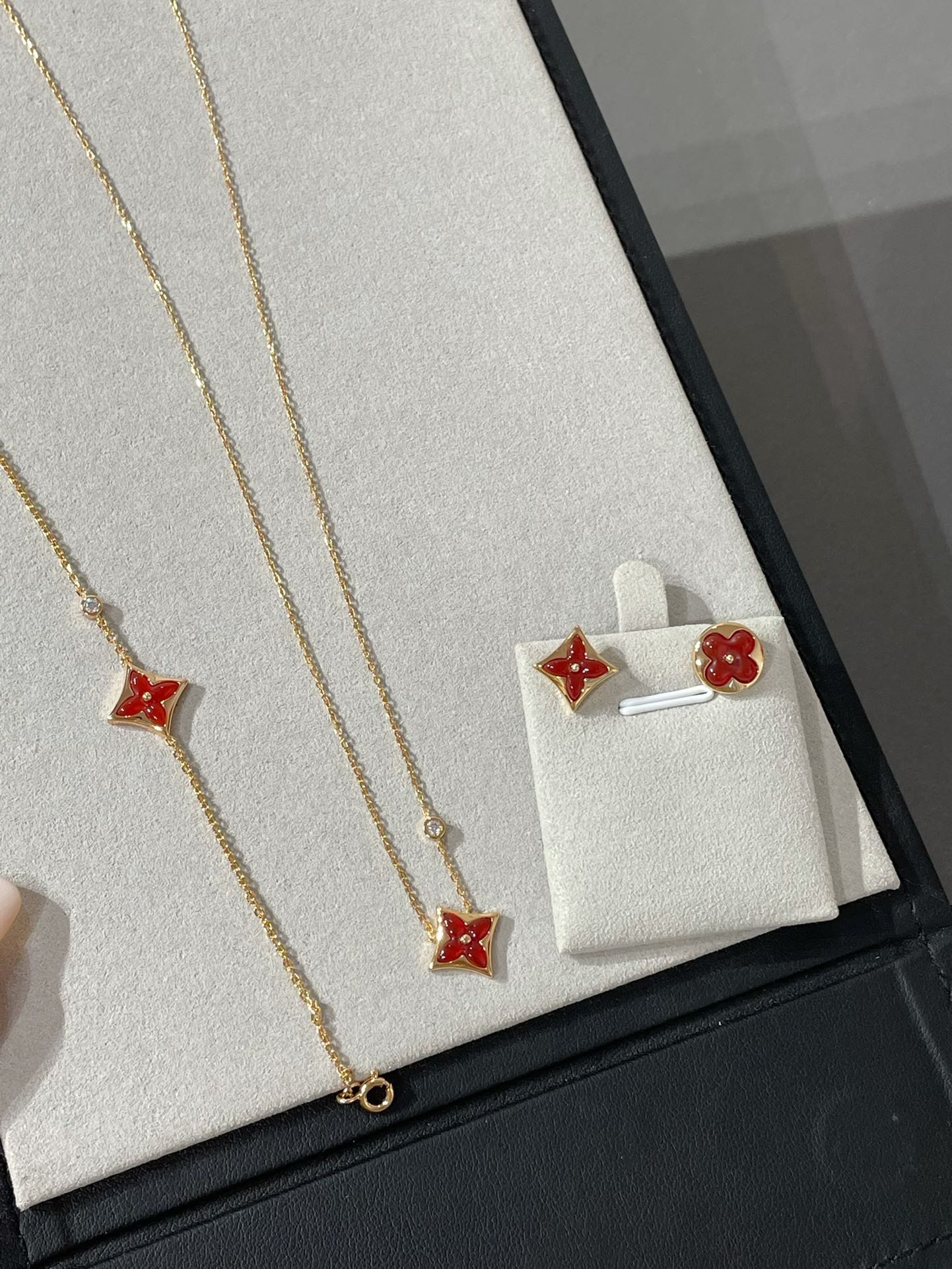 Louis Vuitton Red Sun Star Stud Earrings Bracelet Necklace - Best Replica Jewelry™