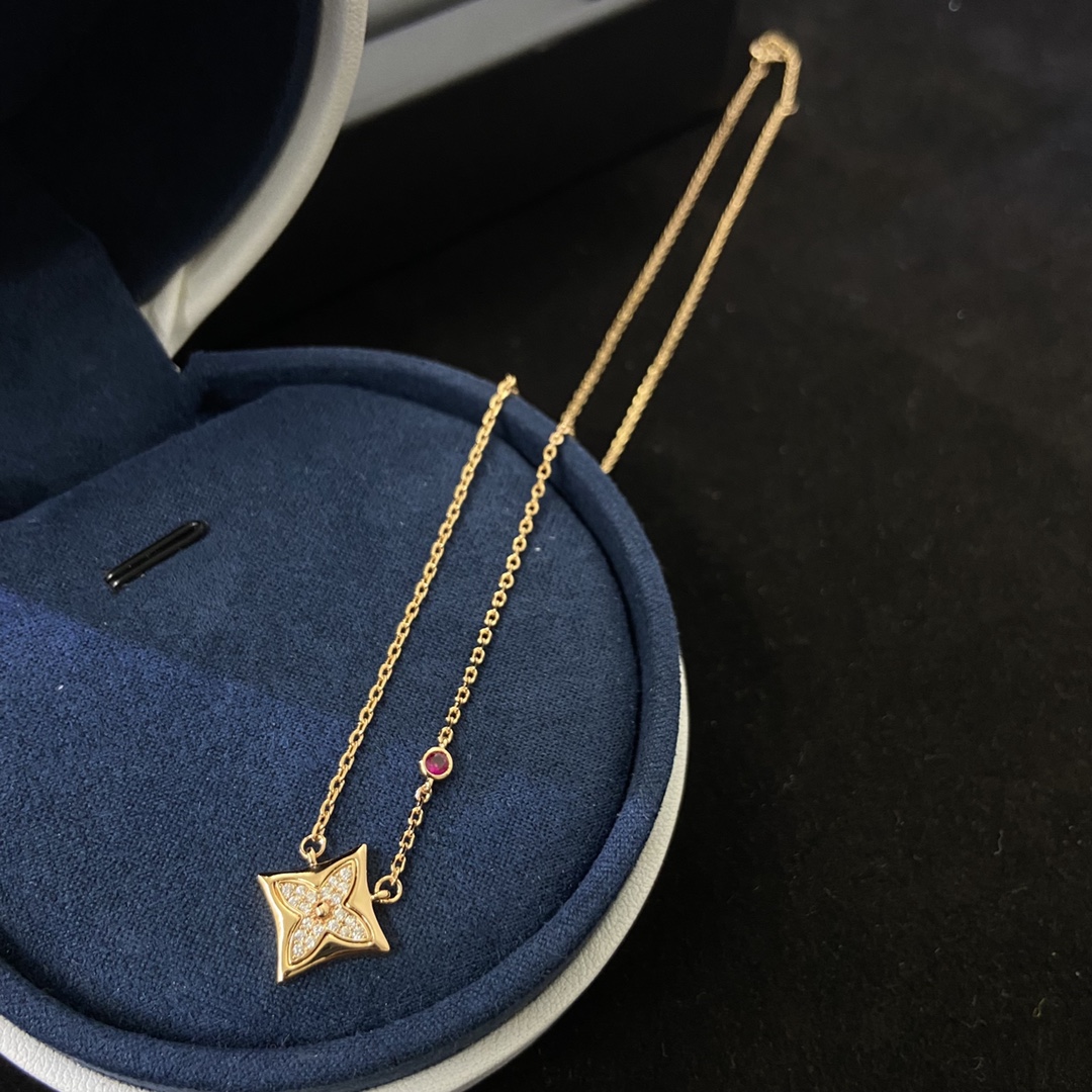 Louis Vuitton Dainty Diamond Sun Pendant Necklace in Rose Gold Color - Best Replica Jewelry™