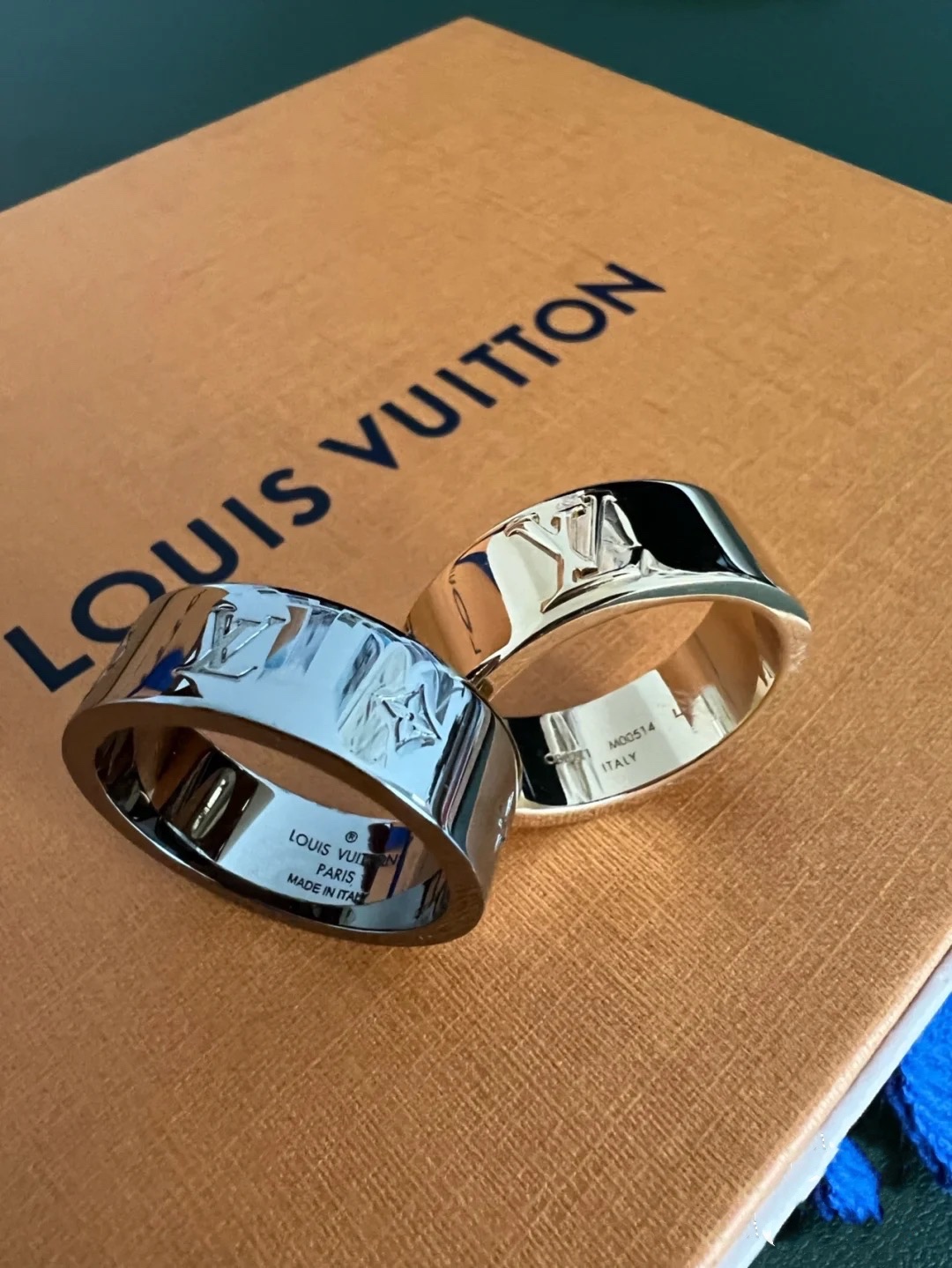 Louis Vuitton Unisex Wide Band Couple Ring - Best Replica Jewelry™
