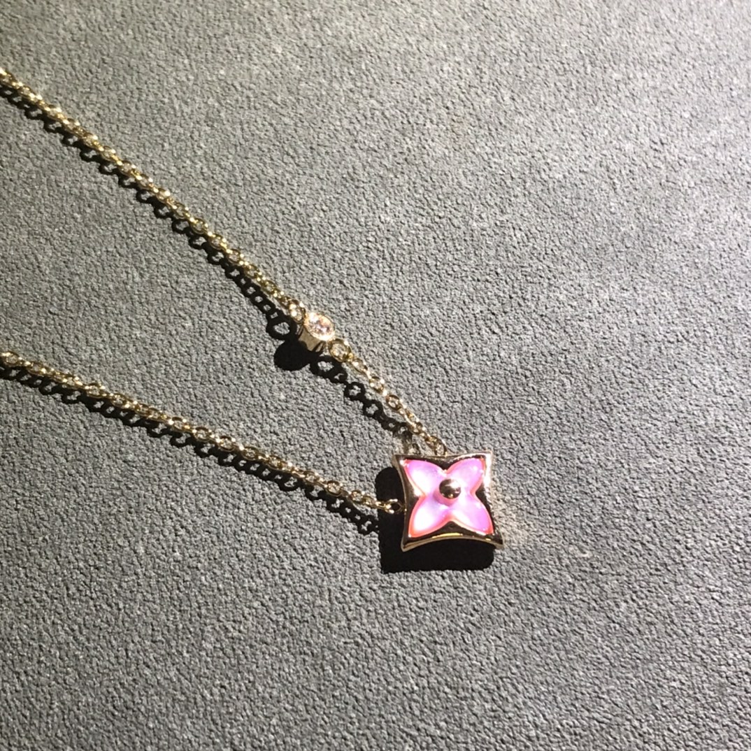 Louis Vuitton Pink Mother of Pearl Star Pendant Necklace in Rose Gold - Best Replica Jewelry™