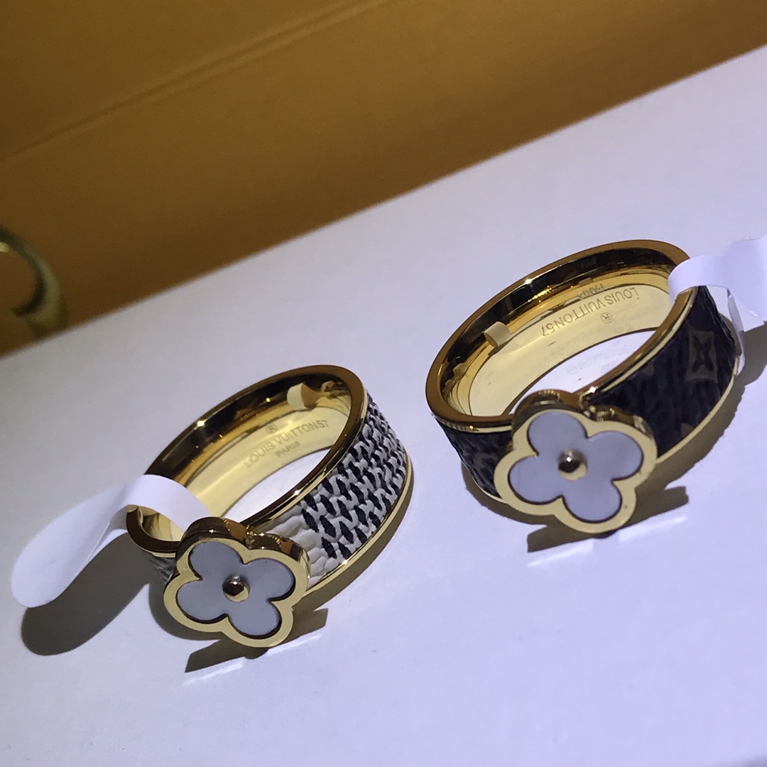 Louis Vuitton Gold Leather Sun Blossom Ring - Best Replica Jewelry™