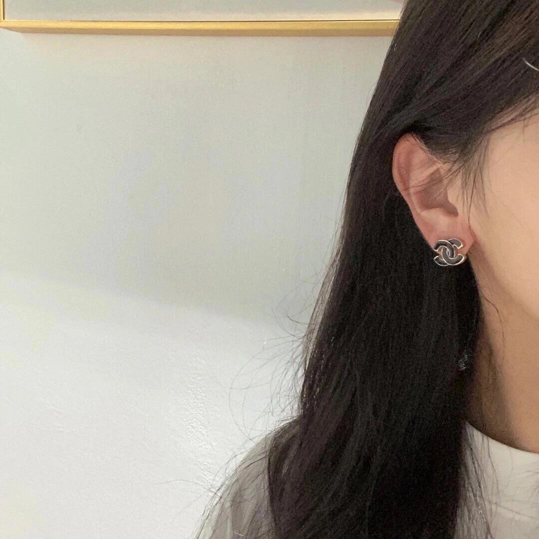 Chanel Pink Enamel CC Earrings - Best Replica Jewelry™