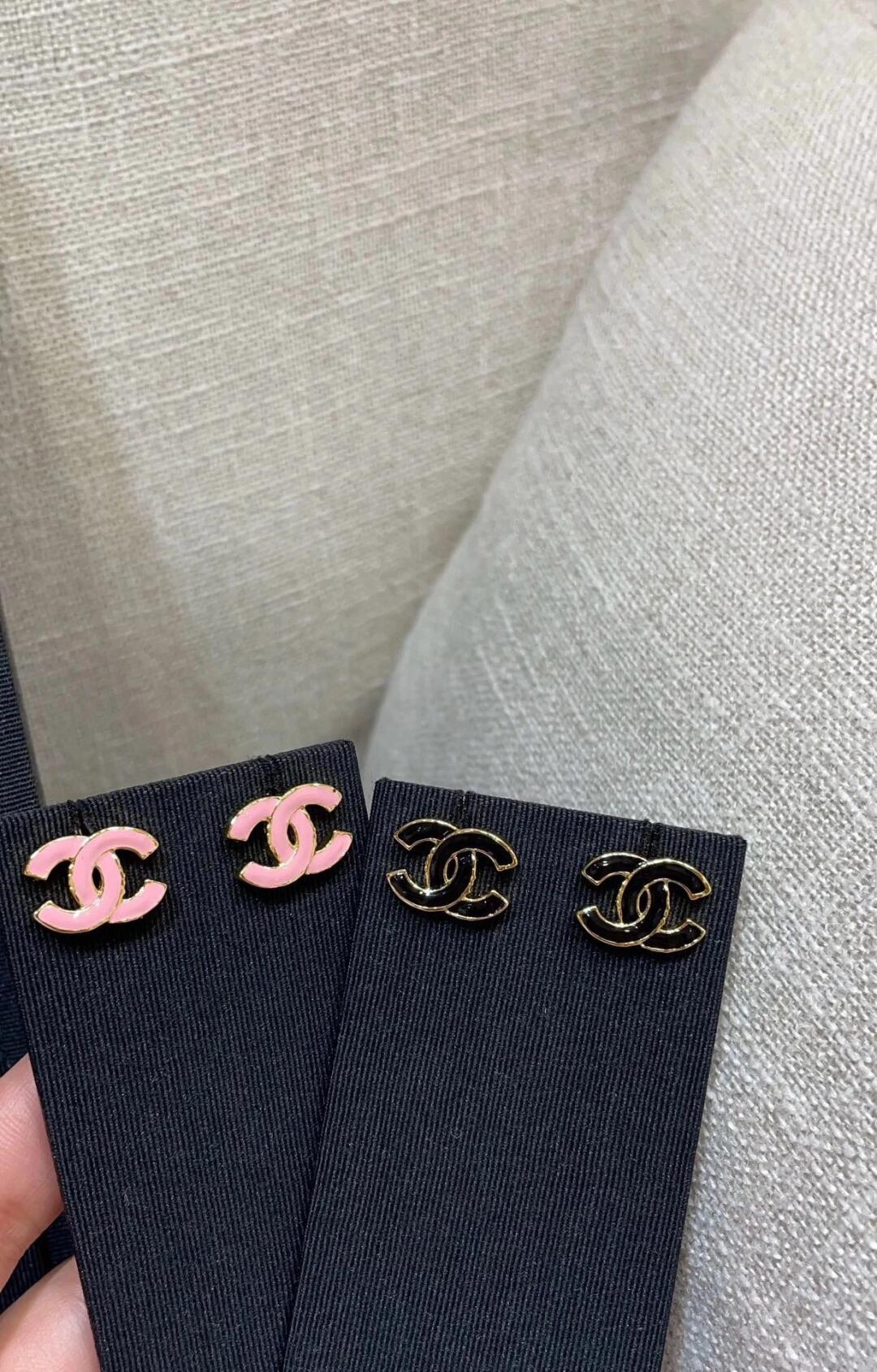 Chanel Pink Enamel CC Earrings - Best Replica Jewelry™